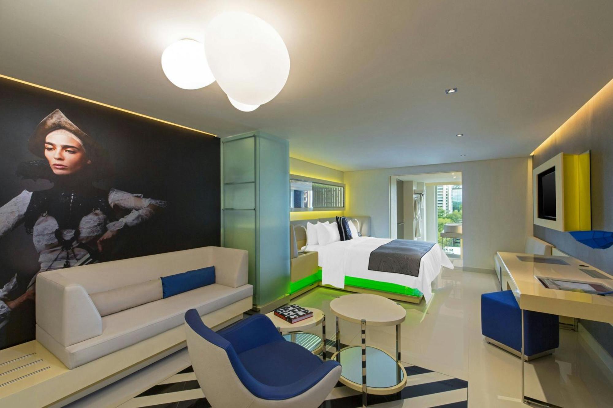 Deluxe King Room Partial City View
