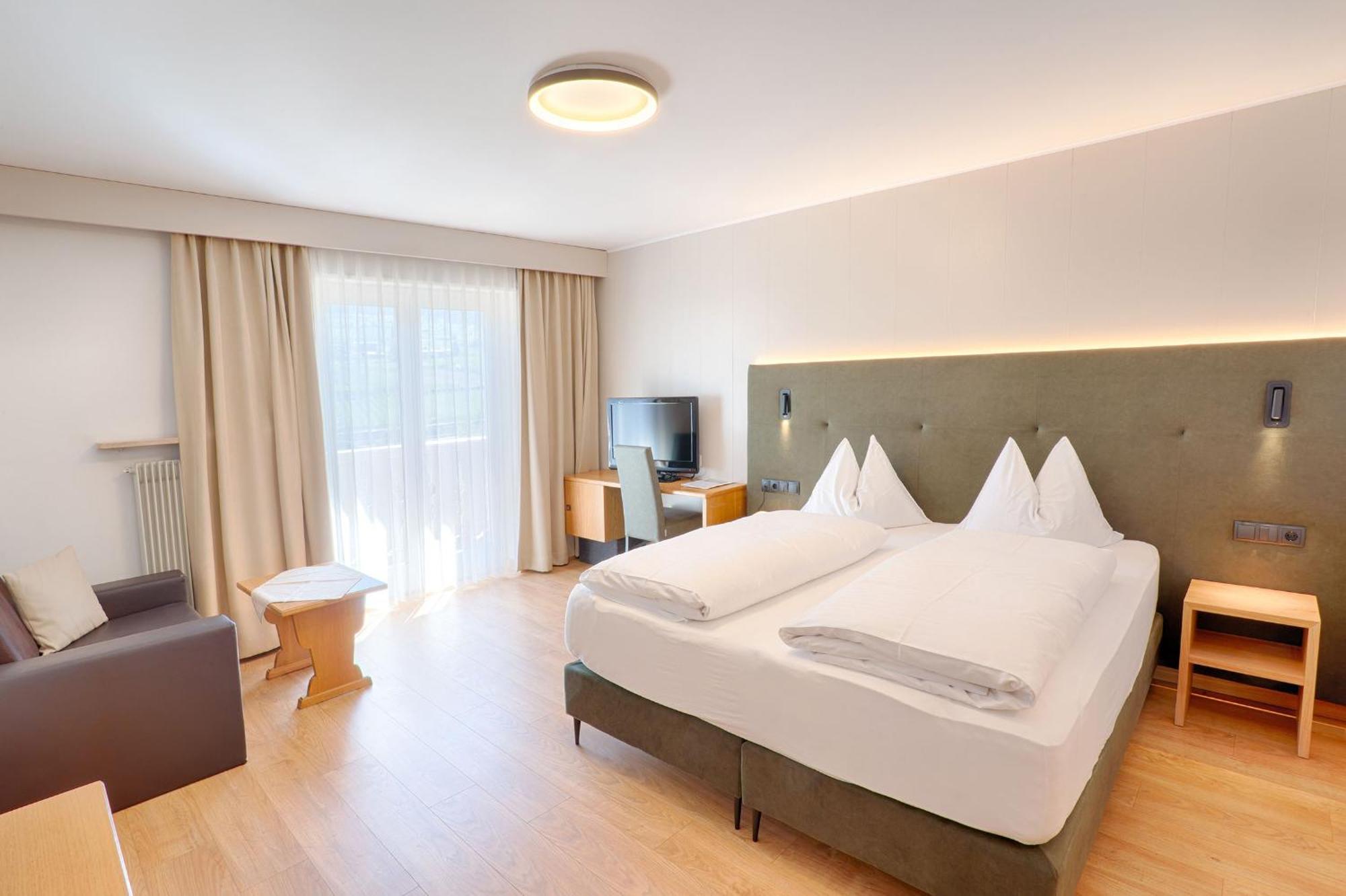 Comfort Double Room Balcony Mountain View