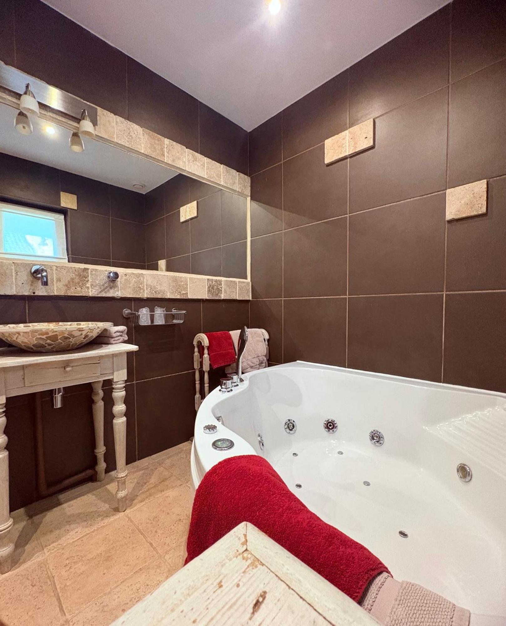 Queen Room Spa Bath
