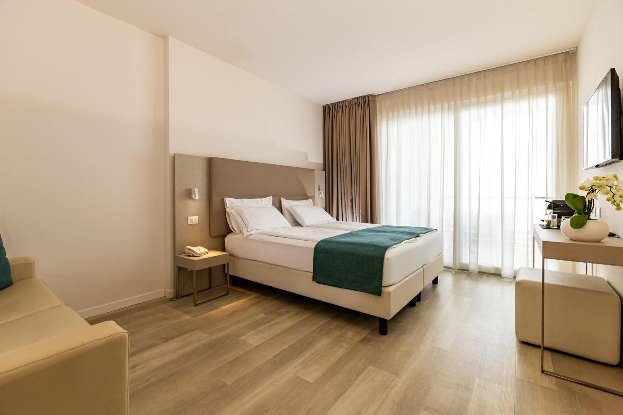 Superior Double Room Side Lake View
