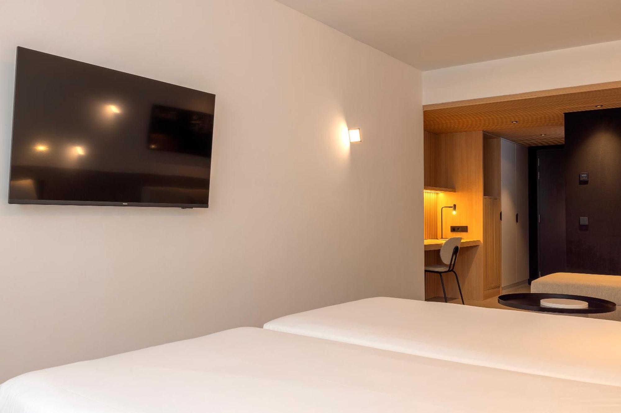 Double Room Lounge