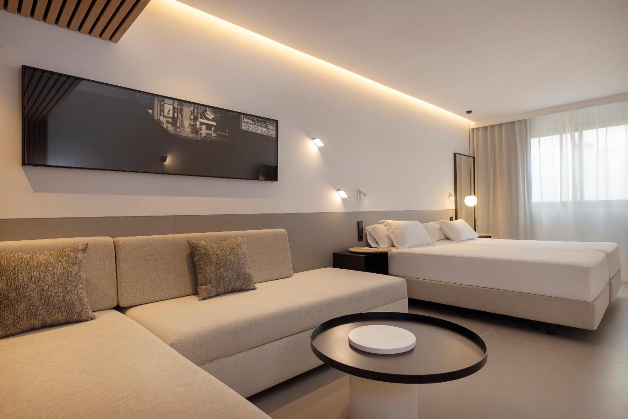 Double Room Lounge