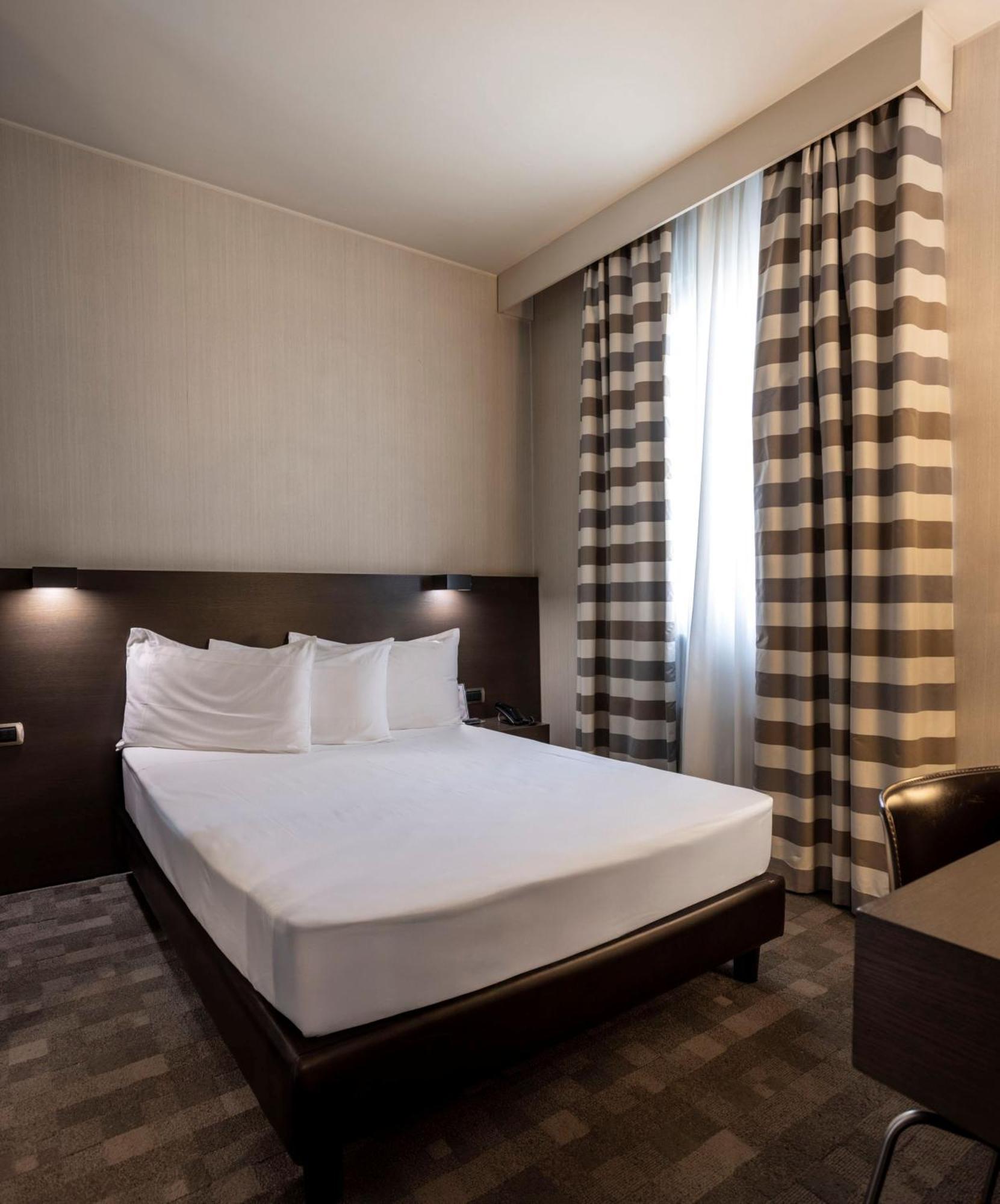 Double Room French Bed