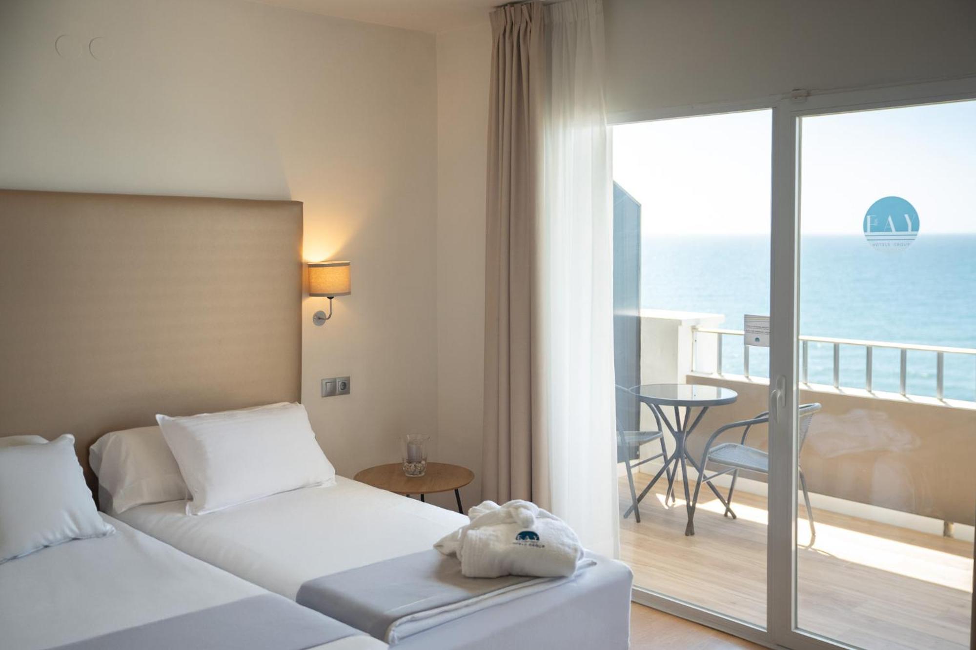Double or Twin Room Sea View
