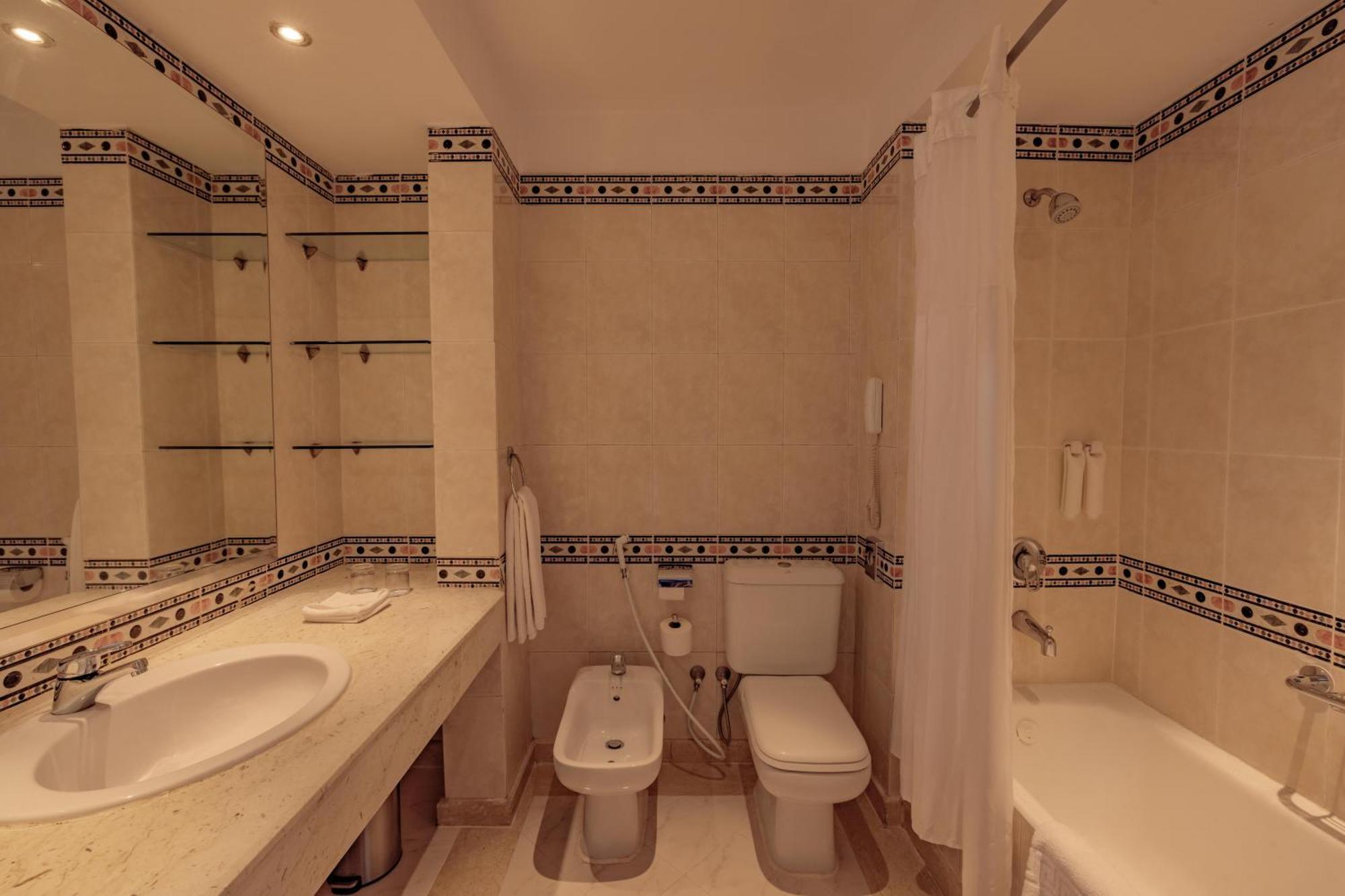 Standard Queen or Twin Room Side Sea View