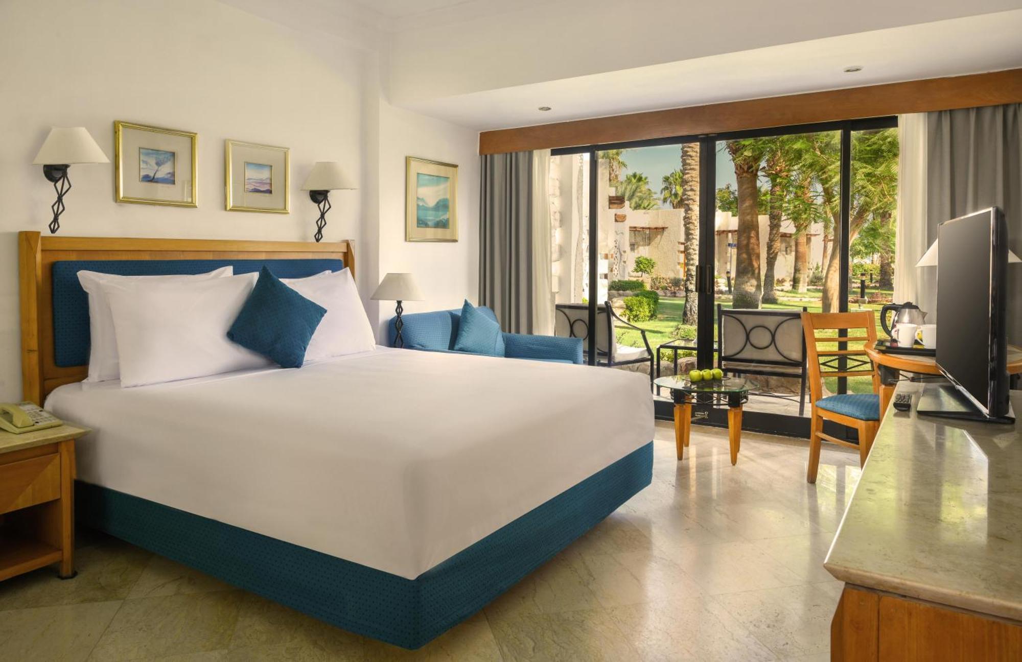 Standard Queen or Twin Room Garden View