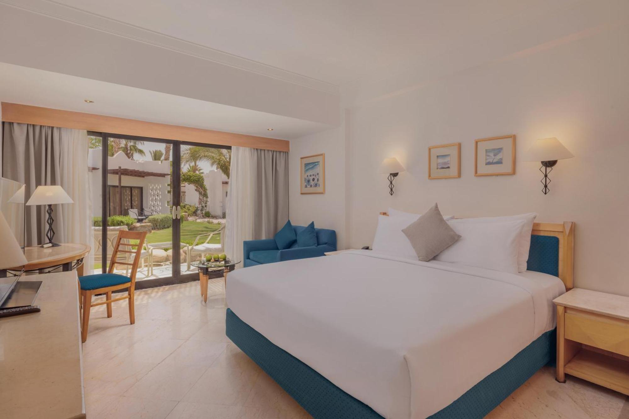 Standard Queen or Twin Room Side Sea View