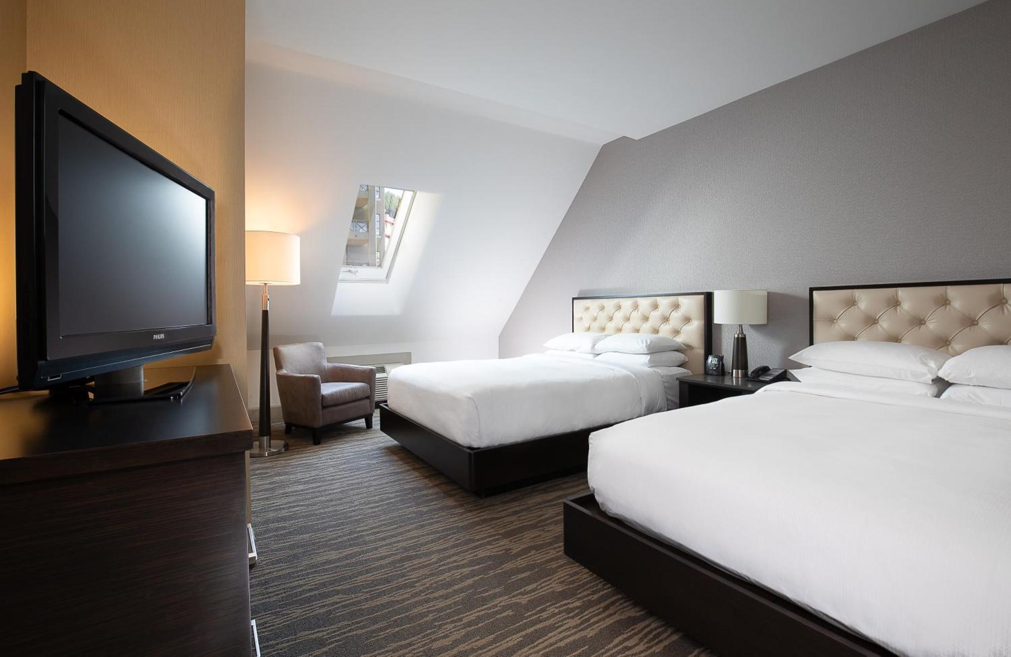 One-Bedroom Queen Suite with Sofa Bed,1678631720:JPEG