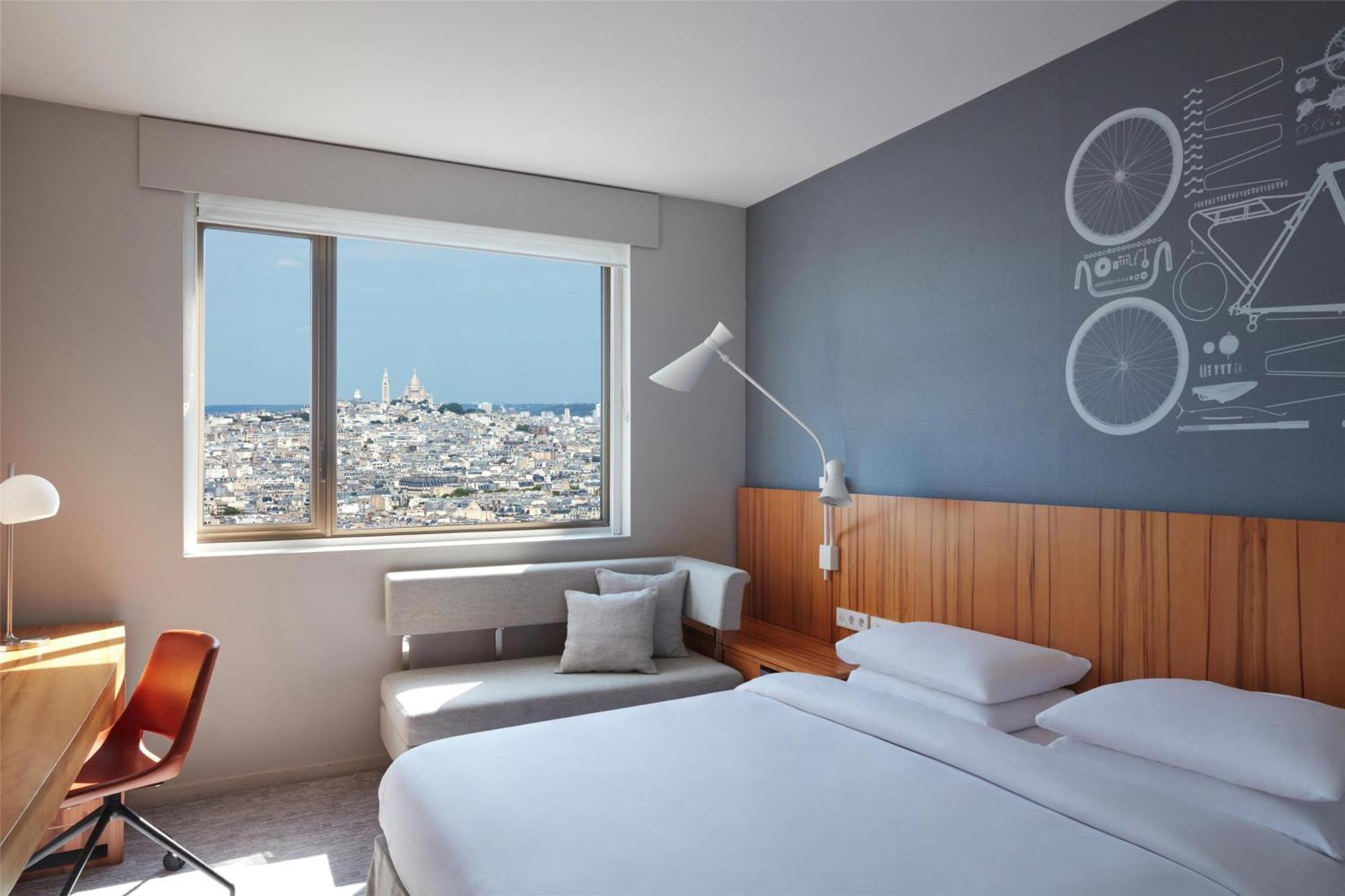 Deluxe King Room Montmartre View