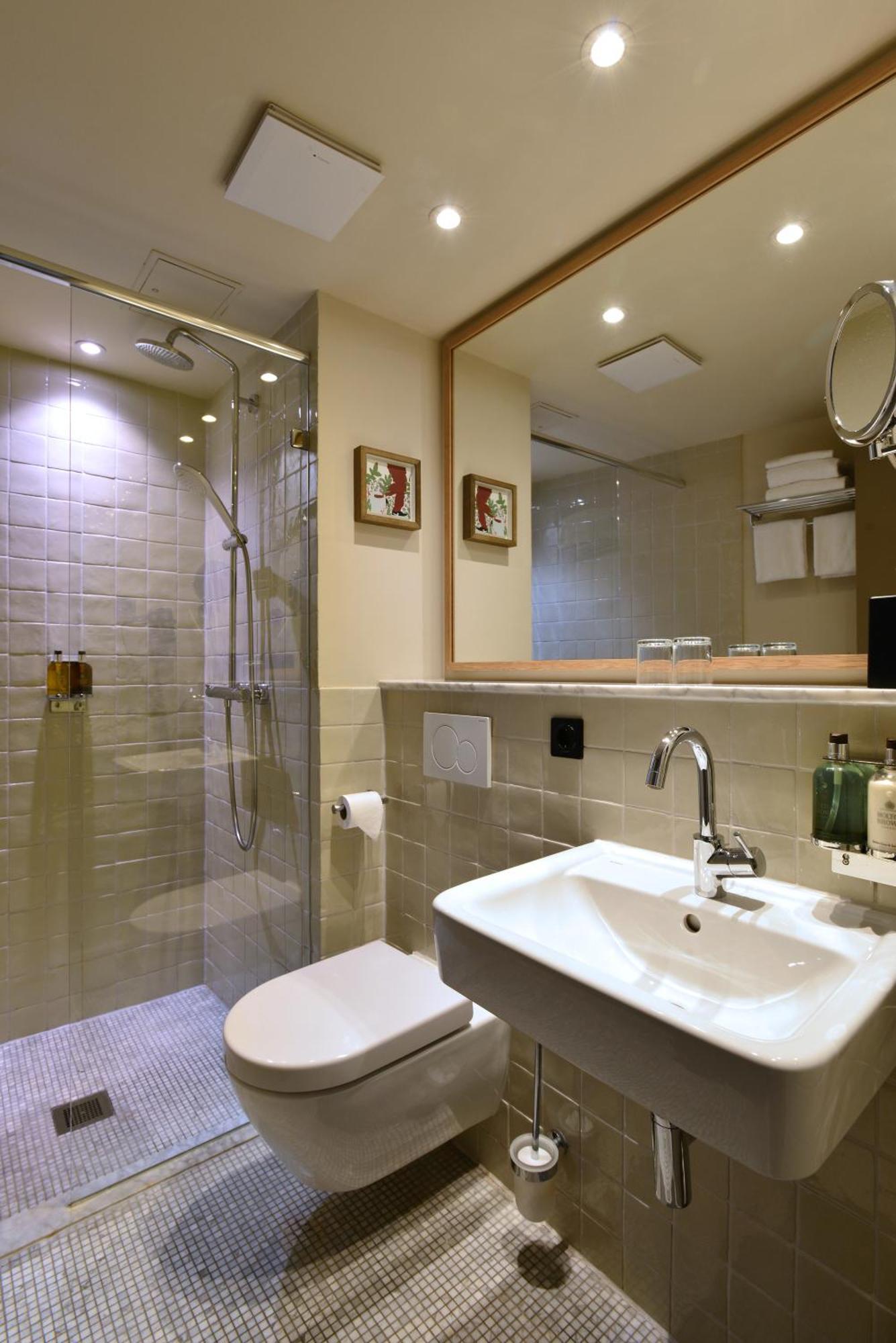 Corner Suite