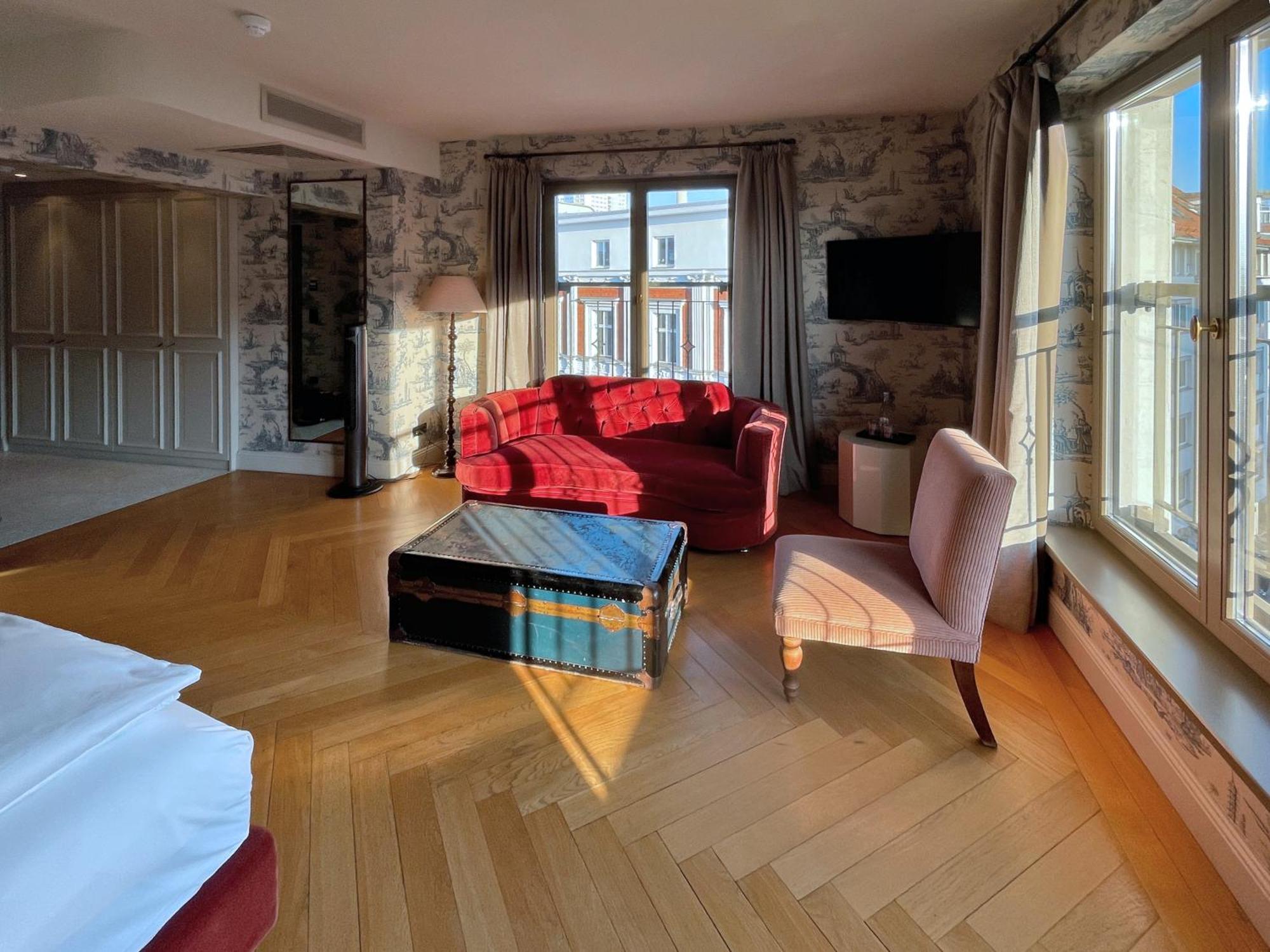 Dom Suite