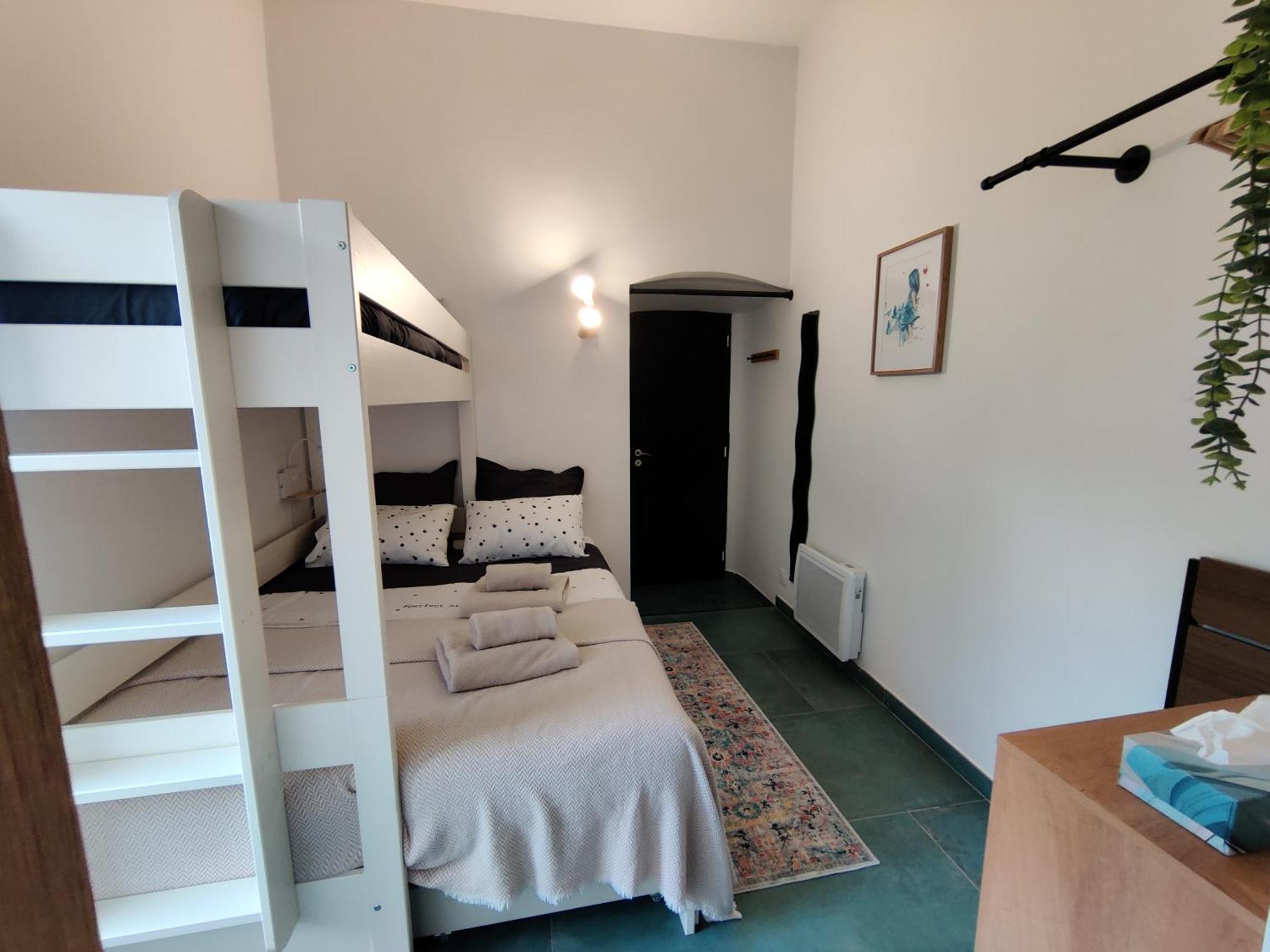 Small Double Room,1669951373:JPEG