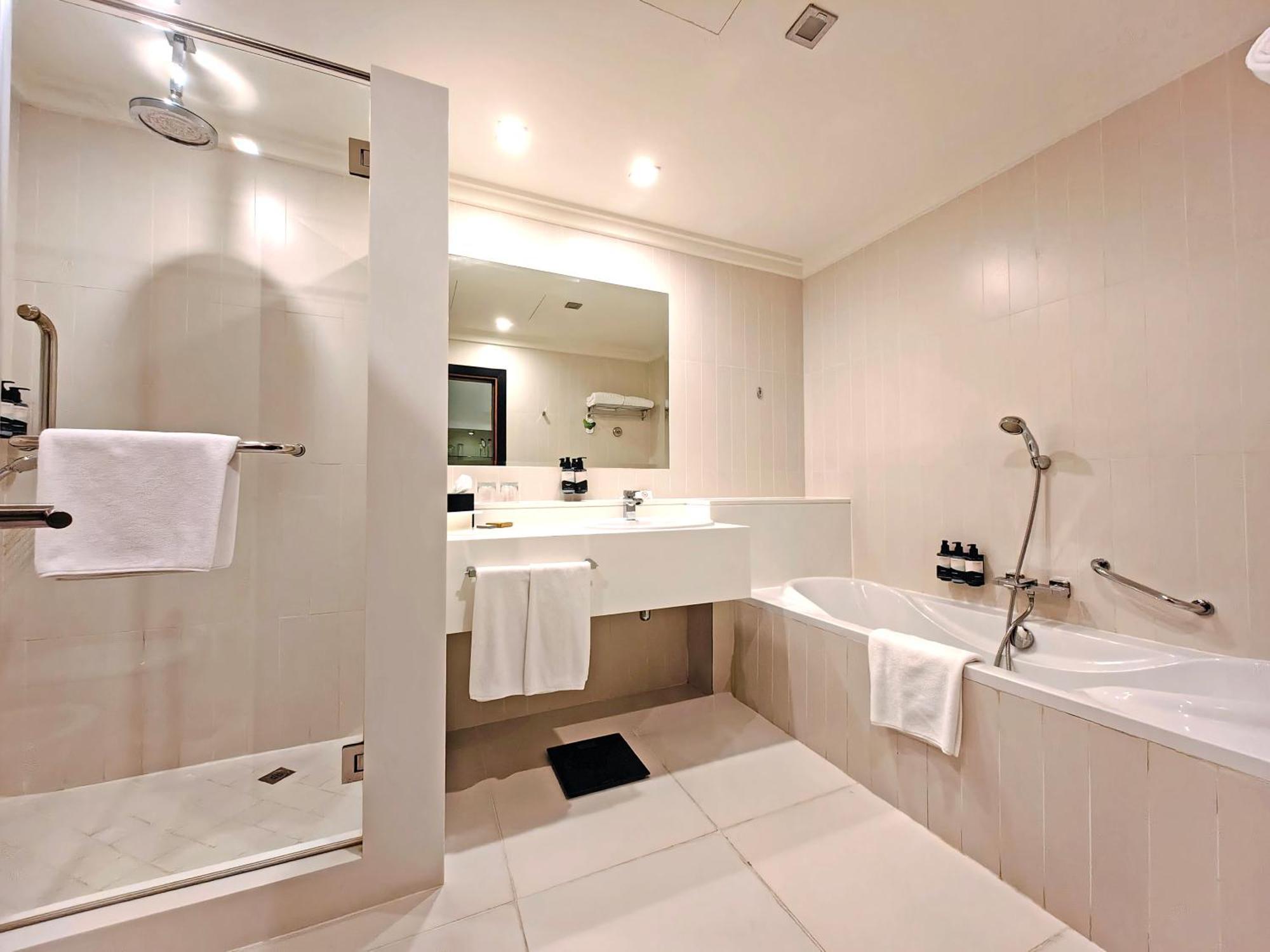 Superior Twin Room complimentary shuttle to DXB Airport Terminal 1 & 3 on all hotel operated F&B outlets