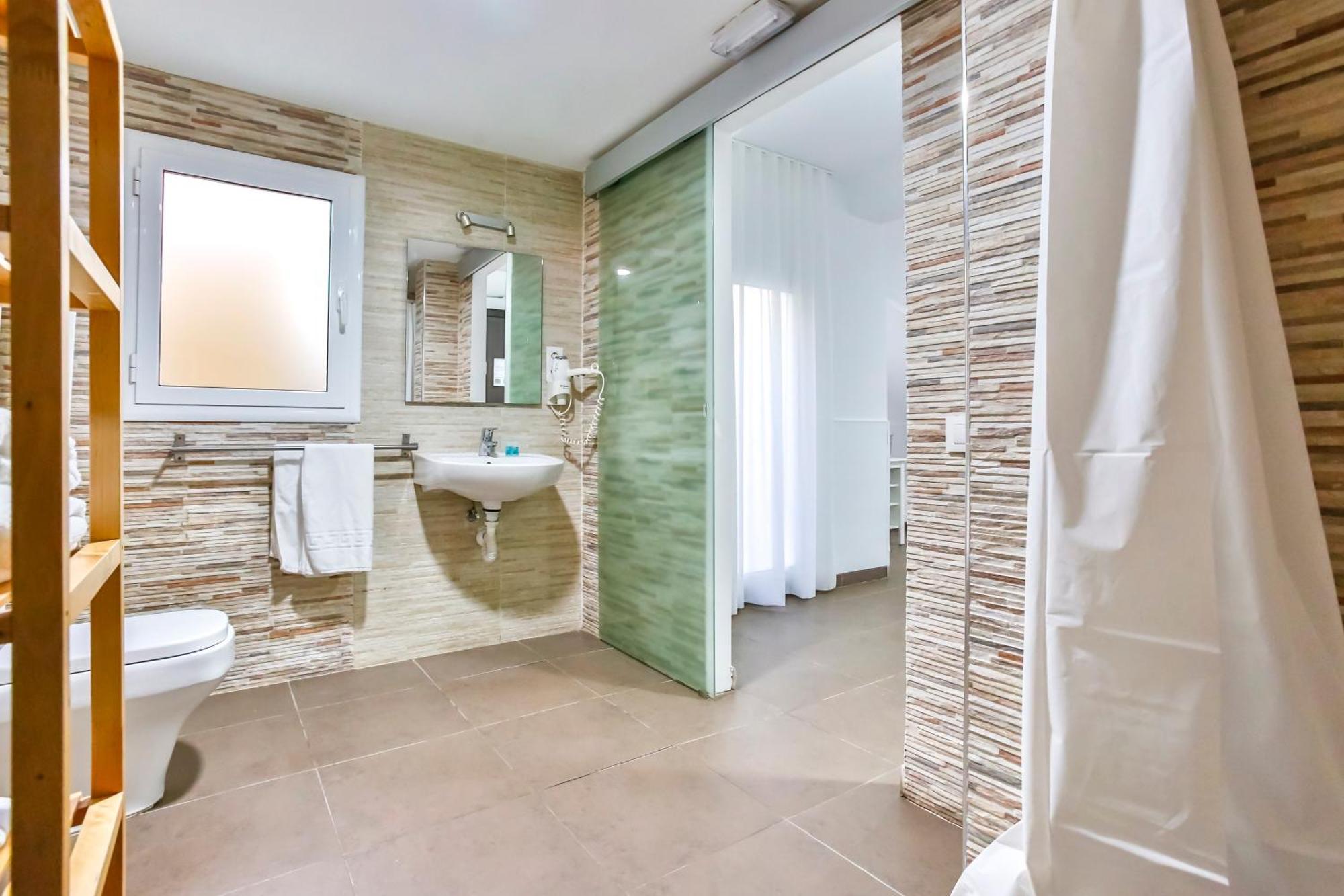 Triple Room Private Bathroom