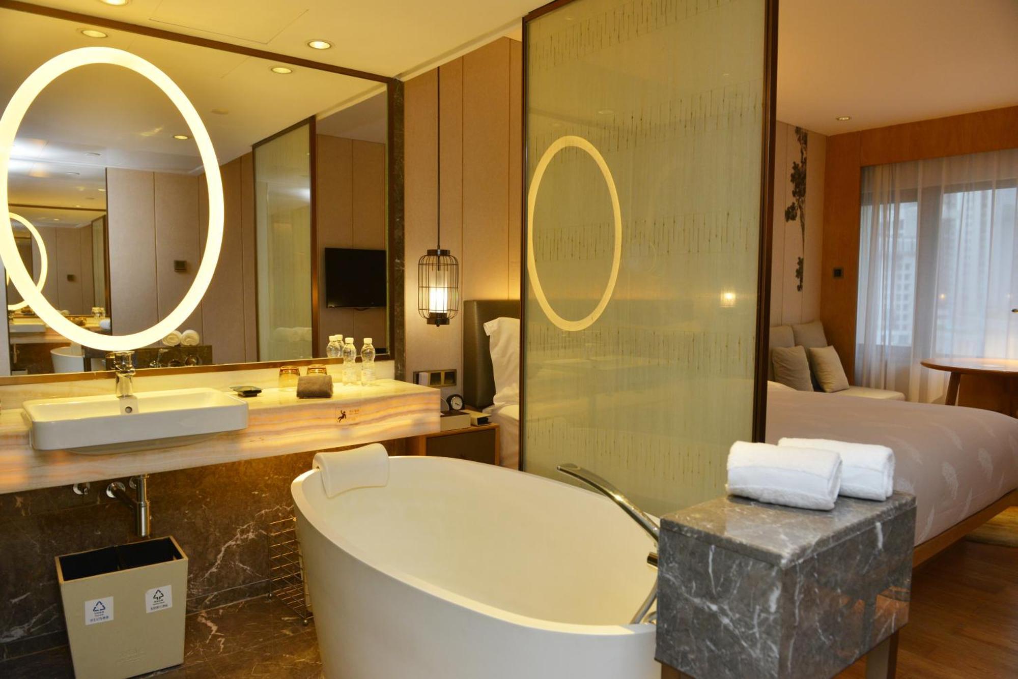 E500 King Room