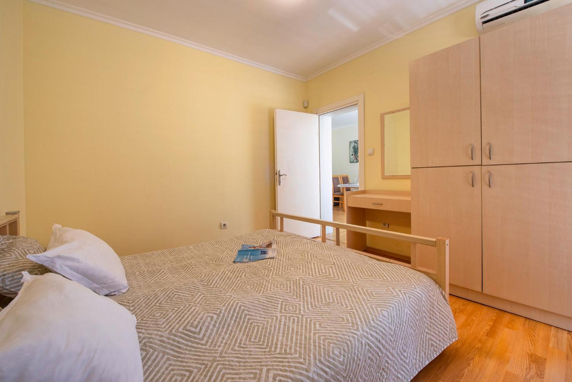 1-Bedroom Apartment