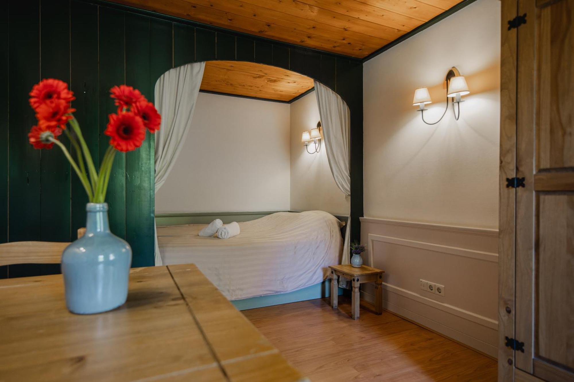 Box Bed Double Room