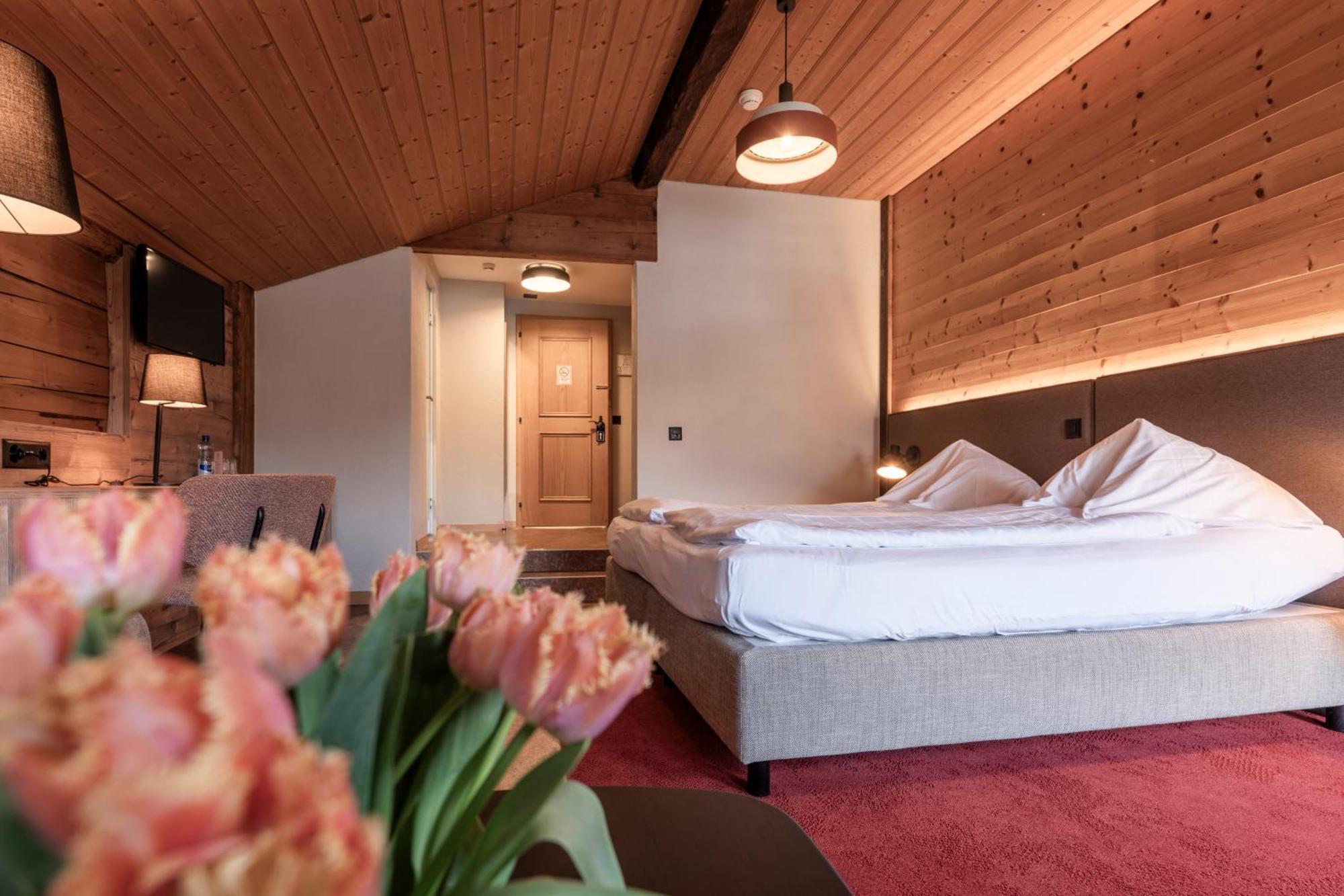 Deluxe Double Room Lake View