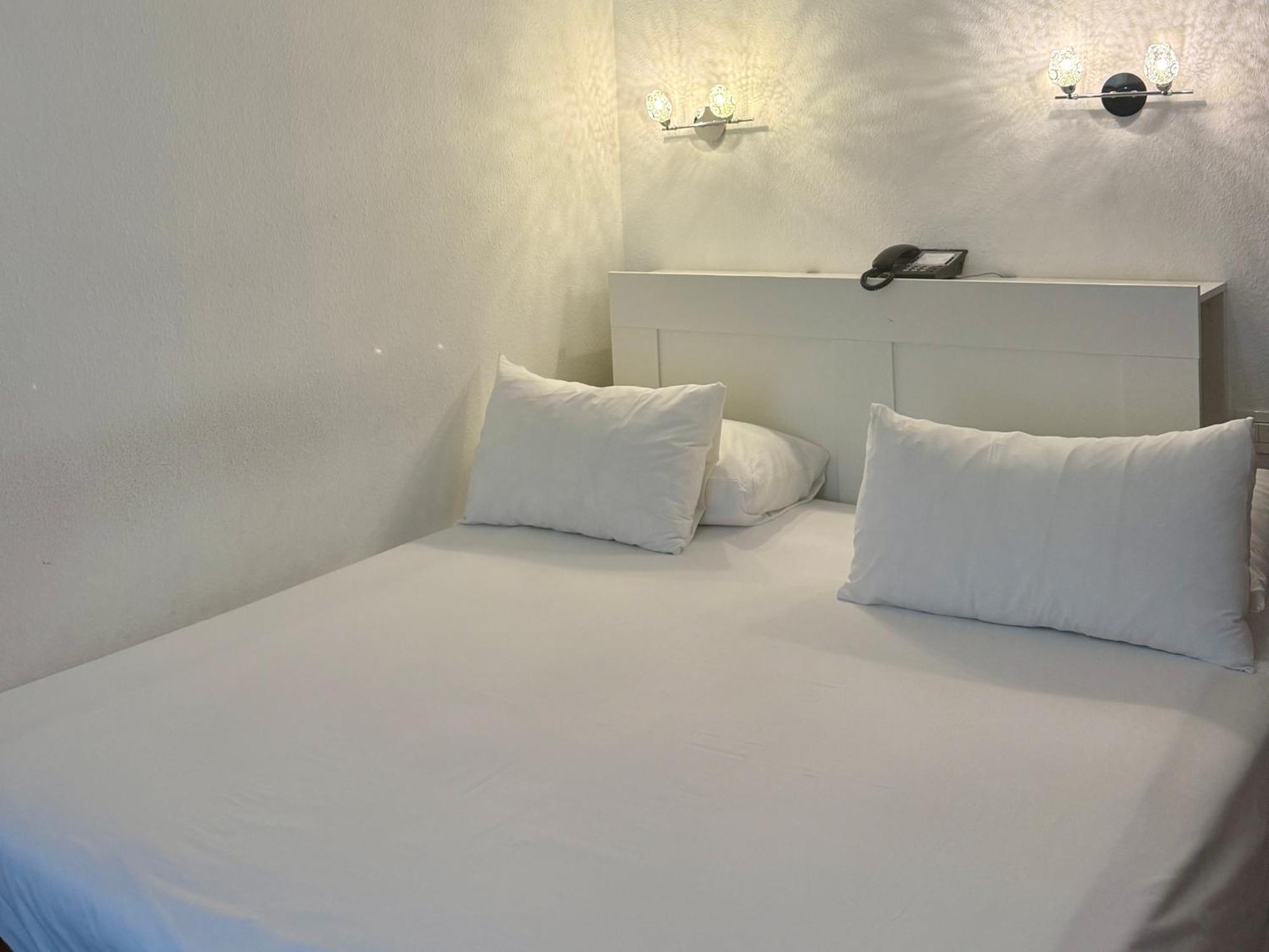 Single Room Private External Bathroom