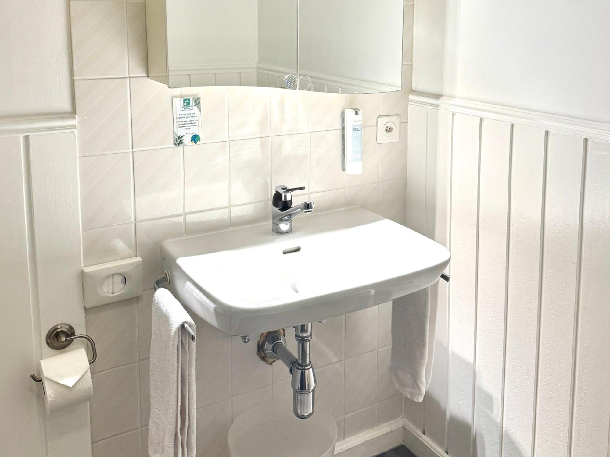 Single Room Private External Bathroom