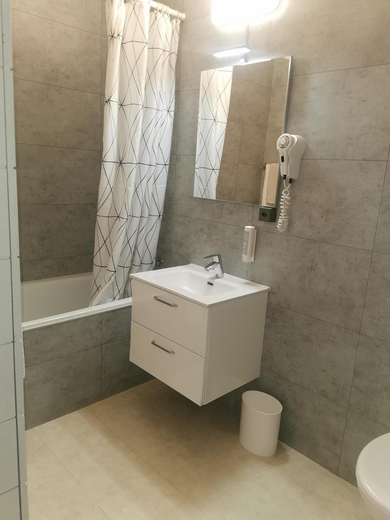 Single Room Private External Bathroom