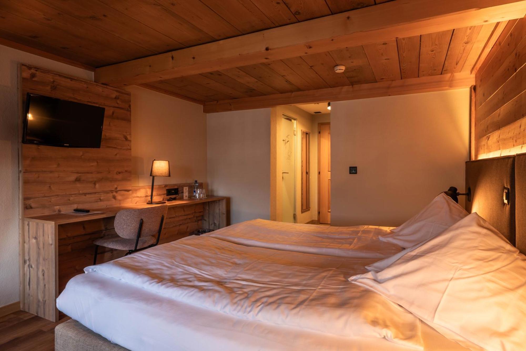 Standard Double Room Lake View