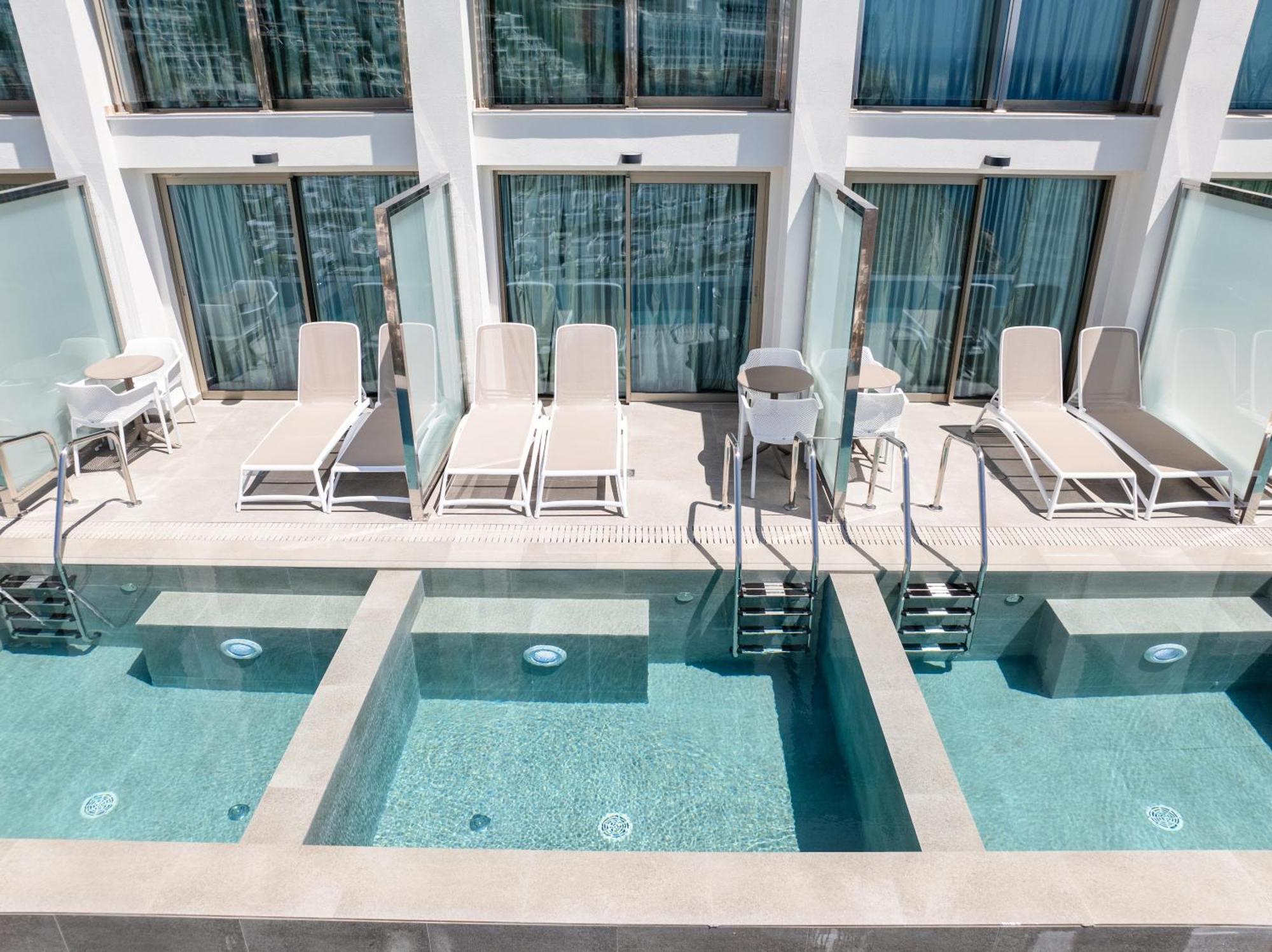 Maisonette/Duplex Superior tweepersoonskamer met privézwembad (18+)