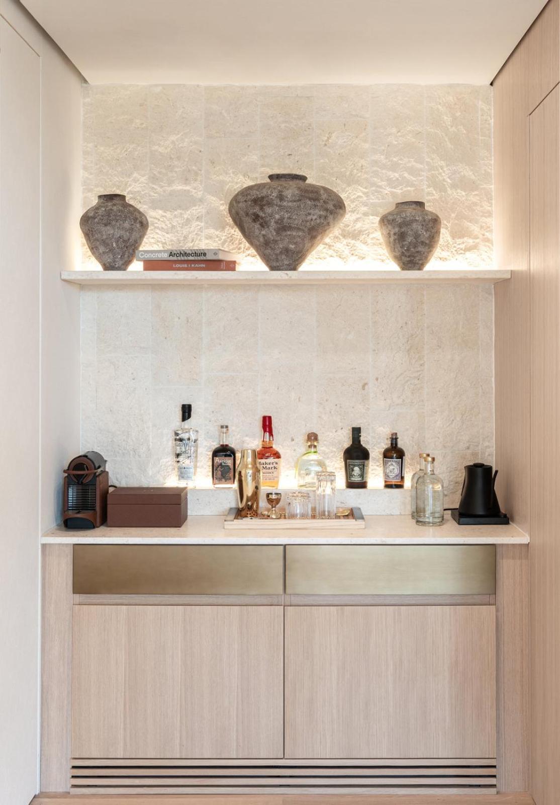 Romantiko Suite