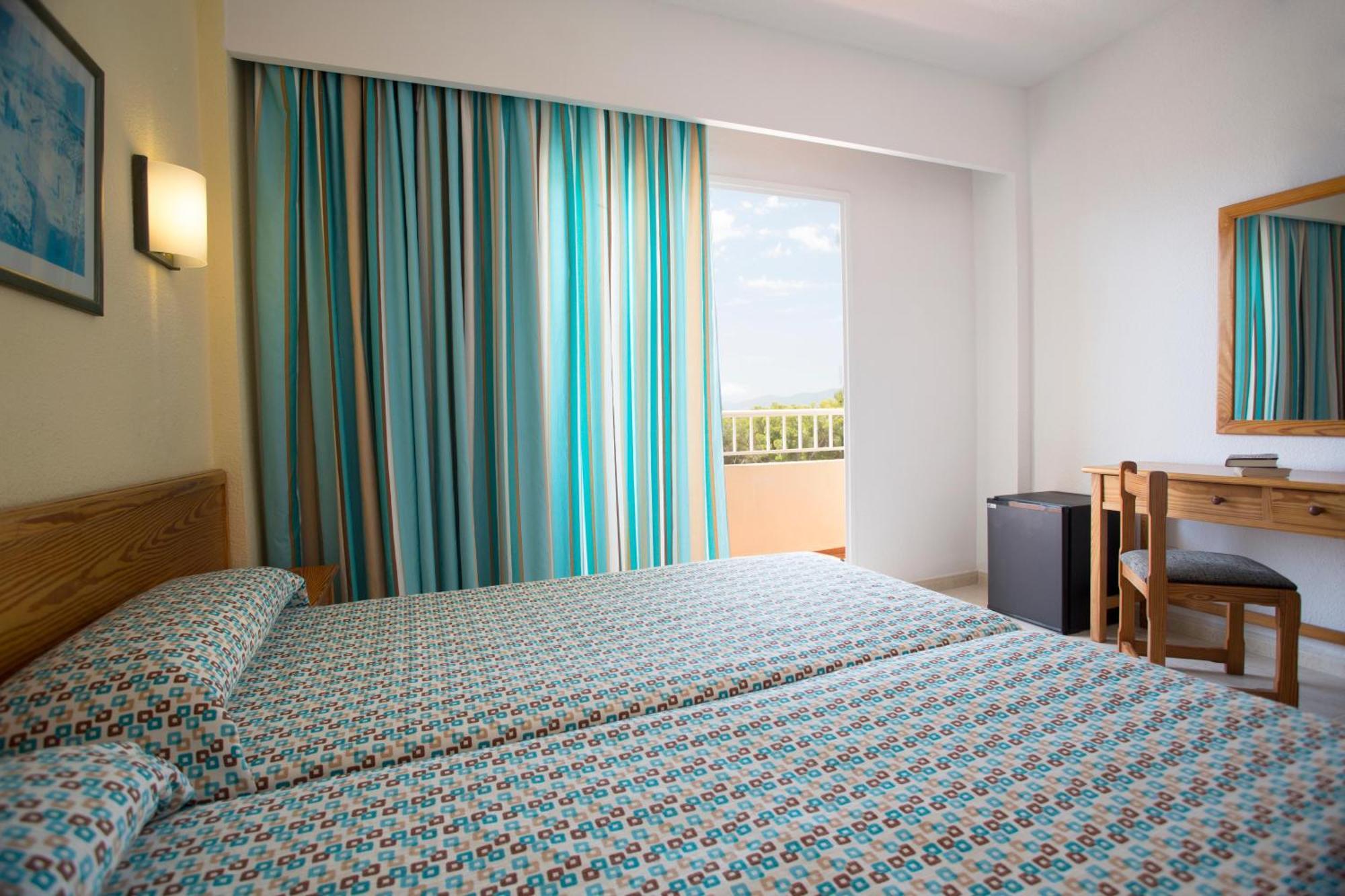 Standard Room (2 adults + 1 child)
