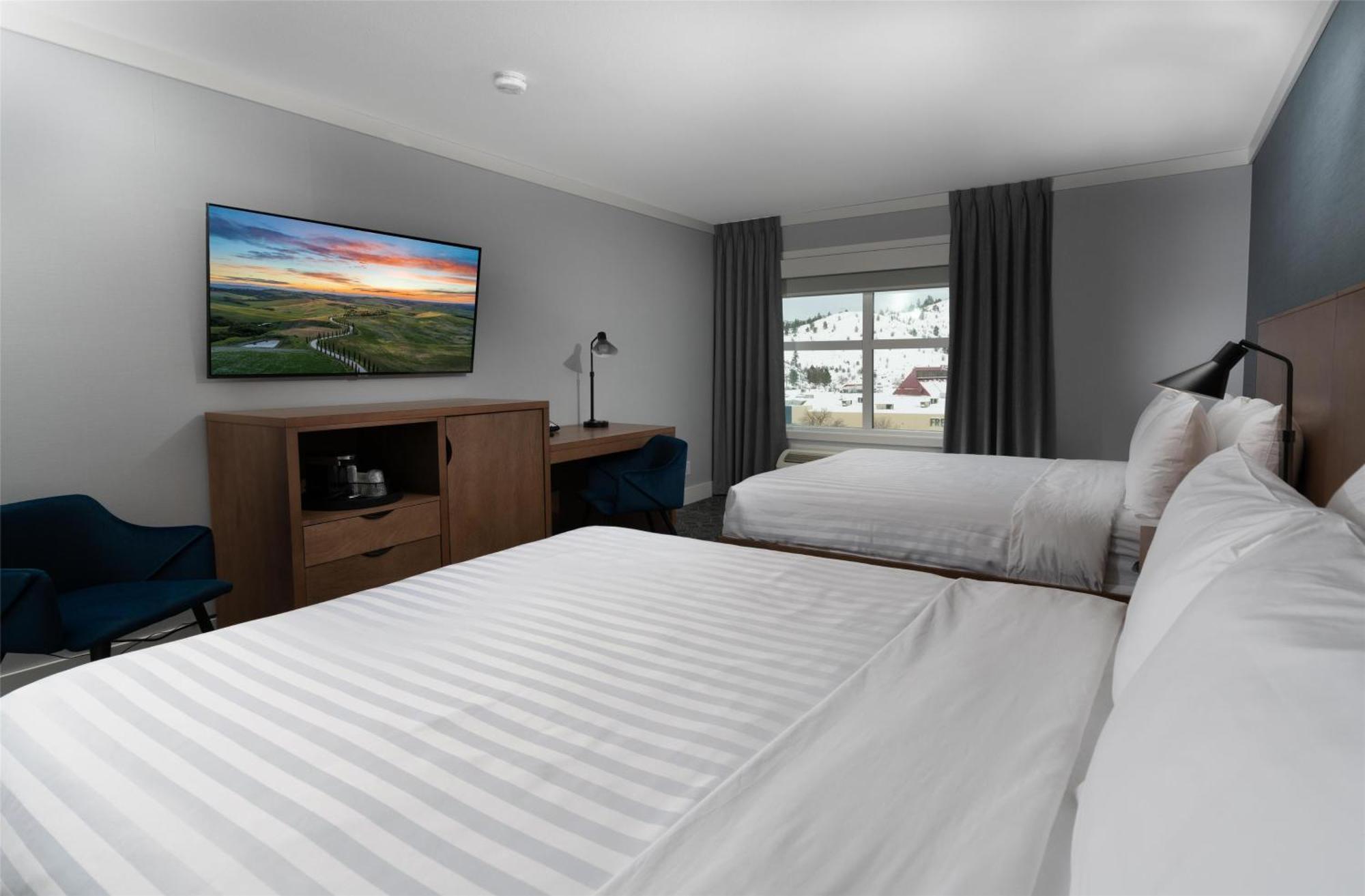 Queen Room Two Queen Beds Pet-Friendly or Non-Smoking