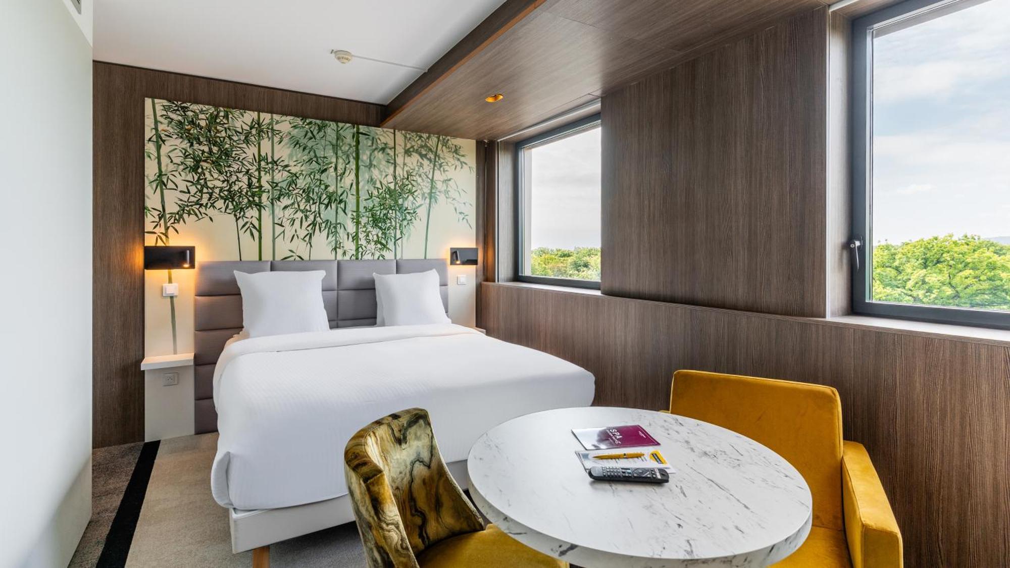 Standard Queen Room