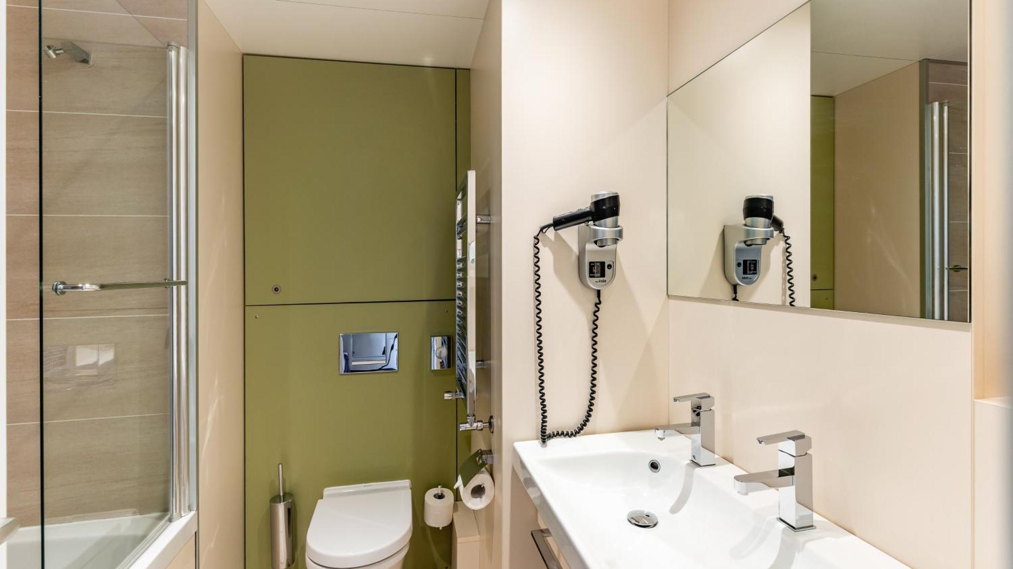 Standard Queen Room