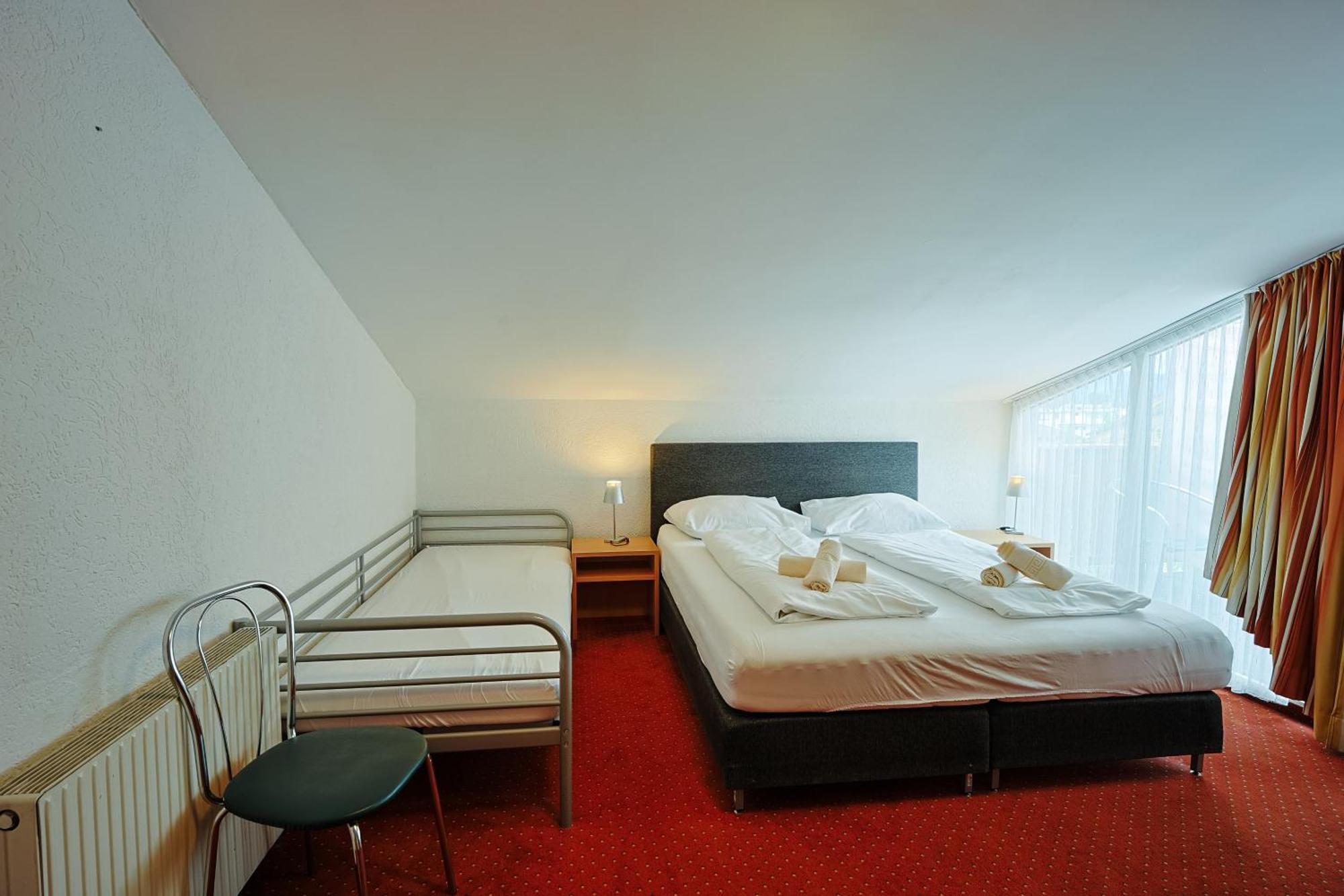 Multi Bed Room Comfort,1697877336:JPEG