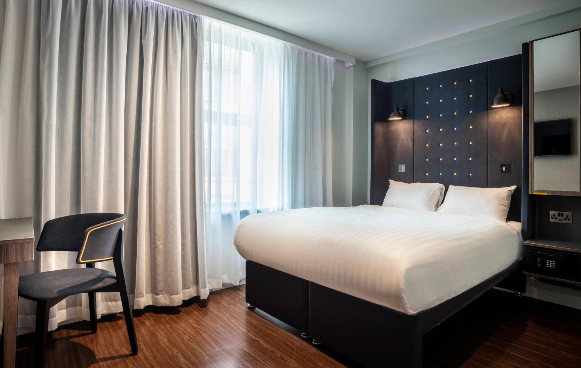 Cosy Double Room Window