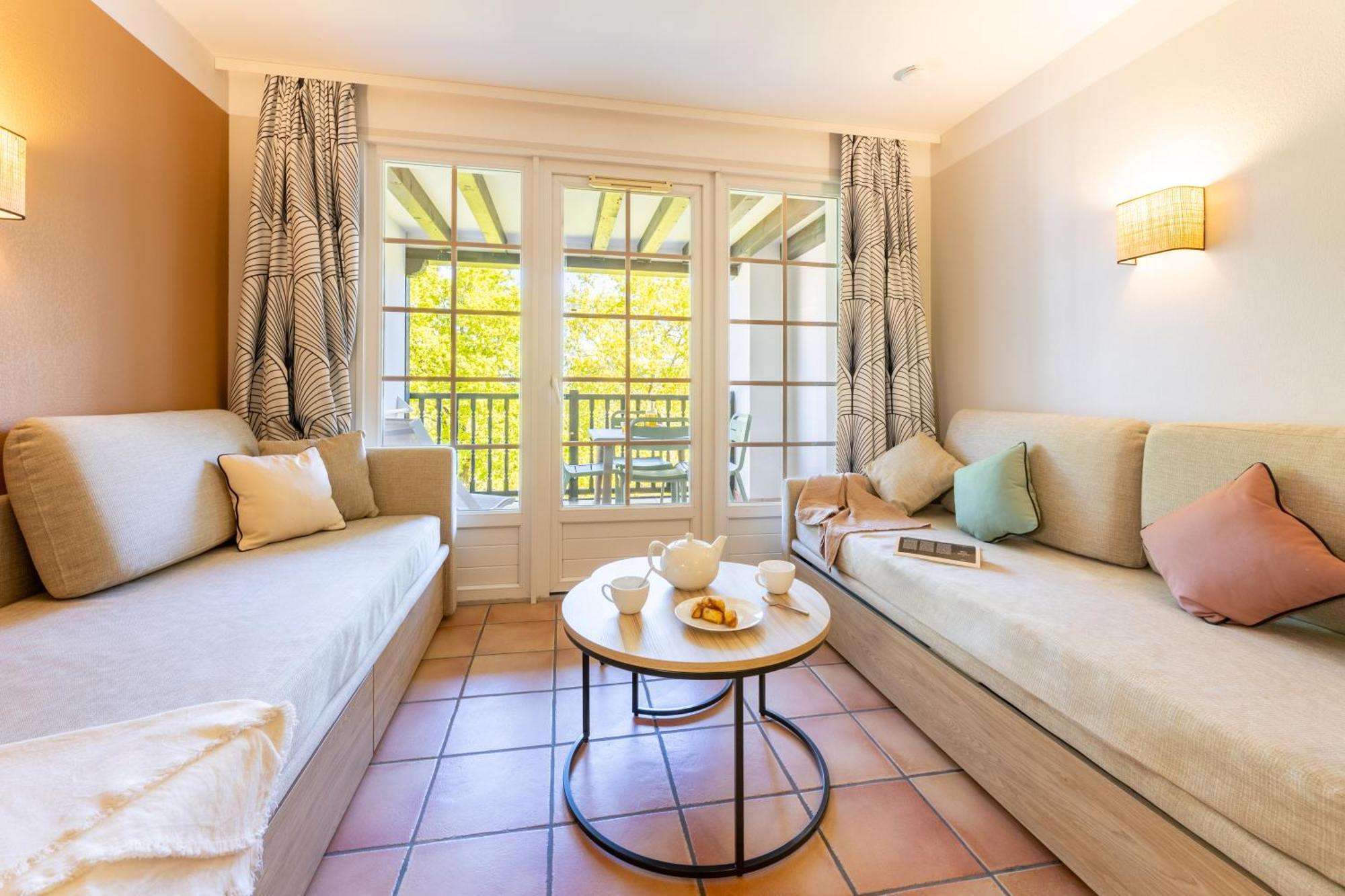 Superior One-Bedroom Apartment Terrace or Balcony,1698846428:JPEG