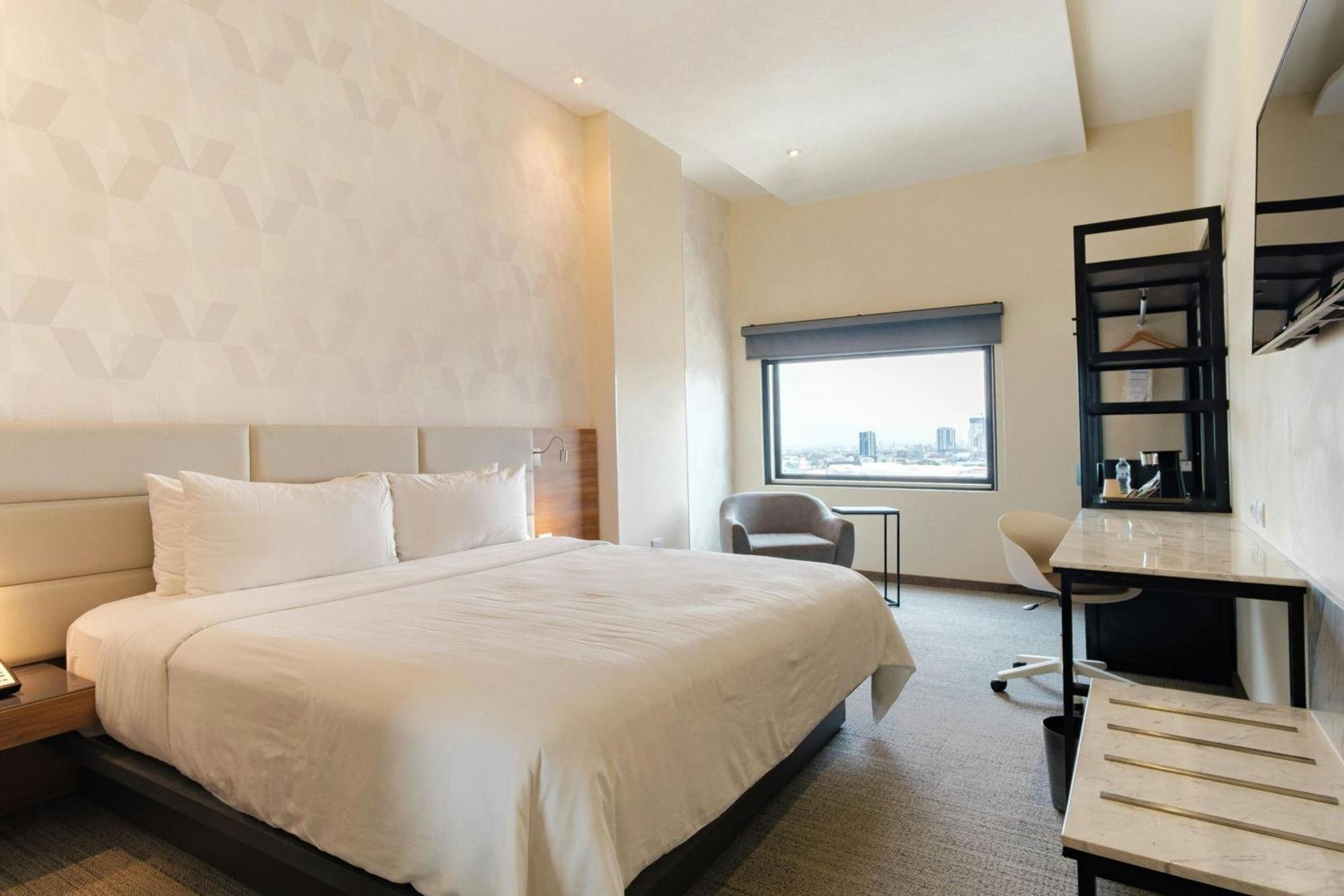 Executive King Room City View