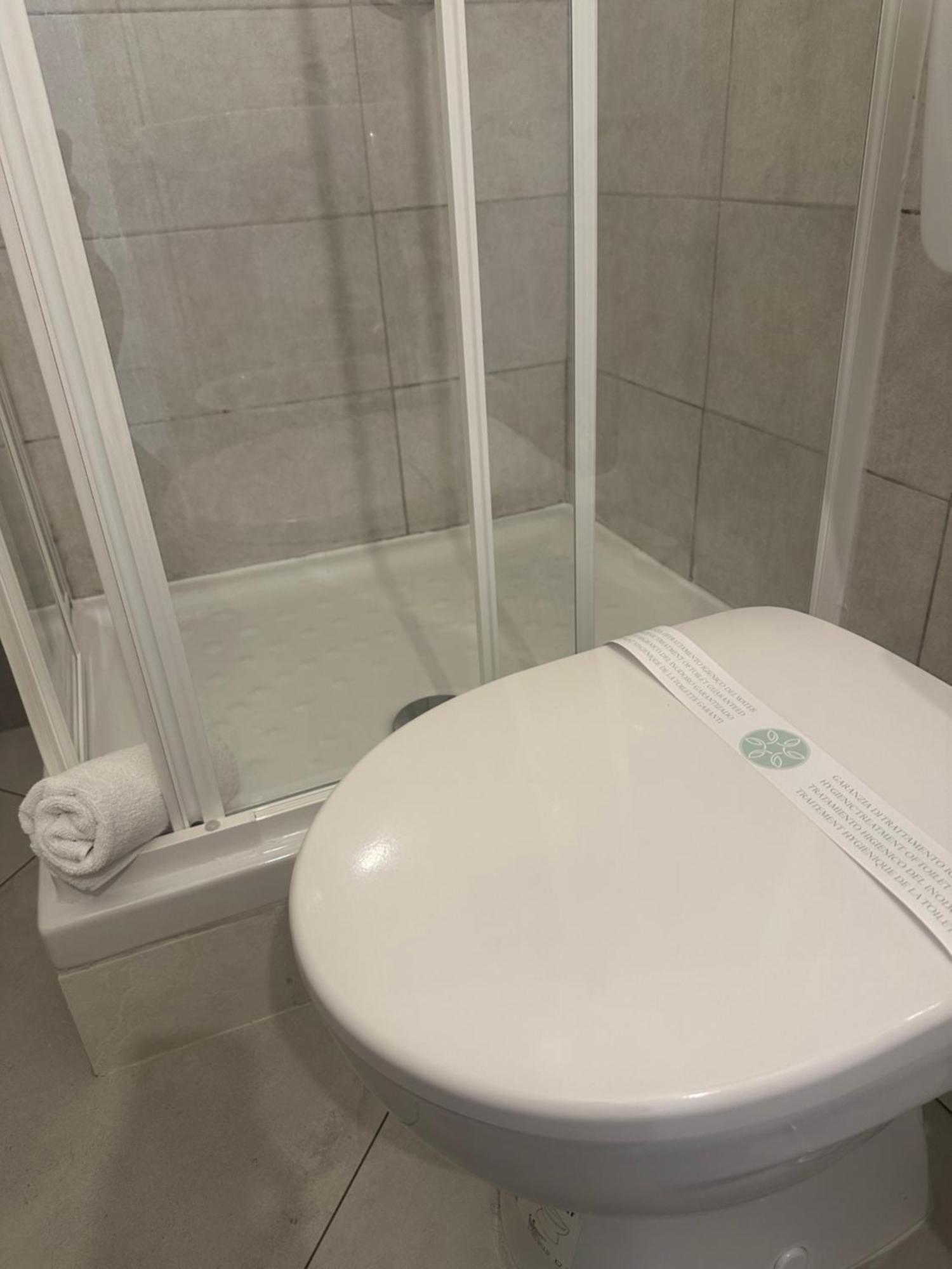 Twin Room Private Bathroom