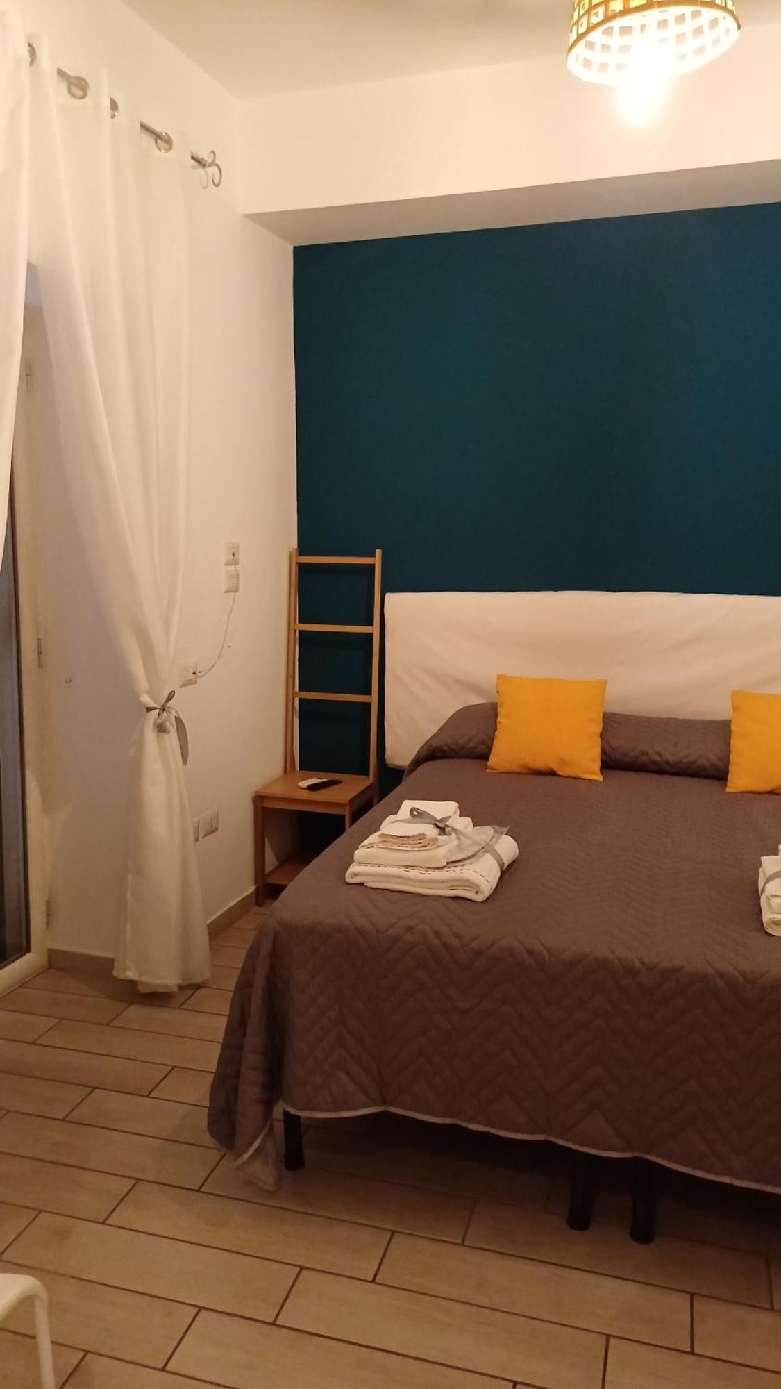 Double or Twin Room Private External Bathroom