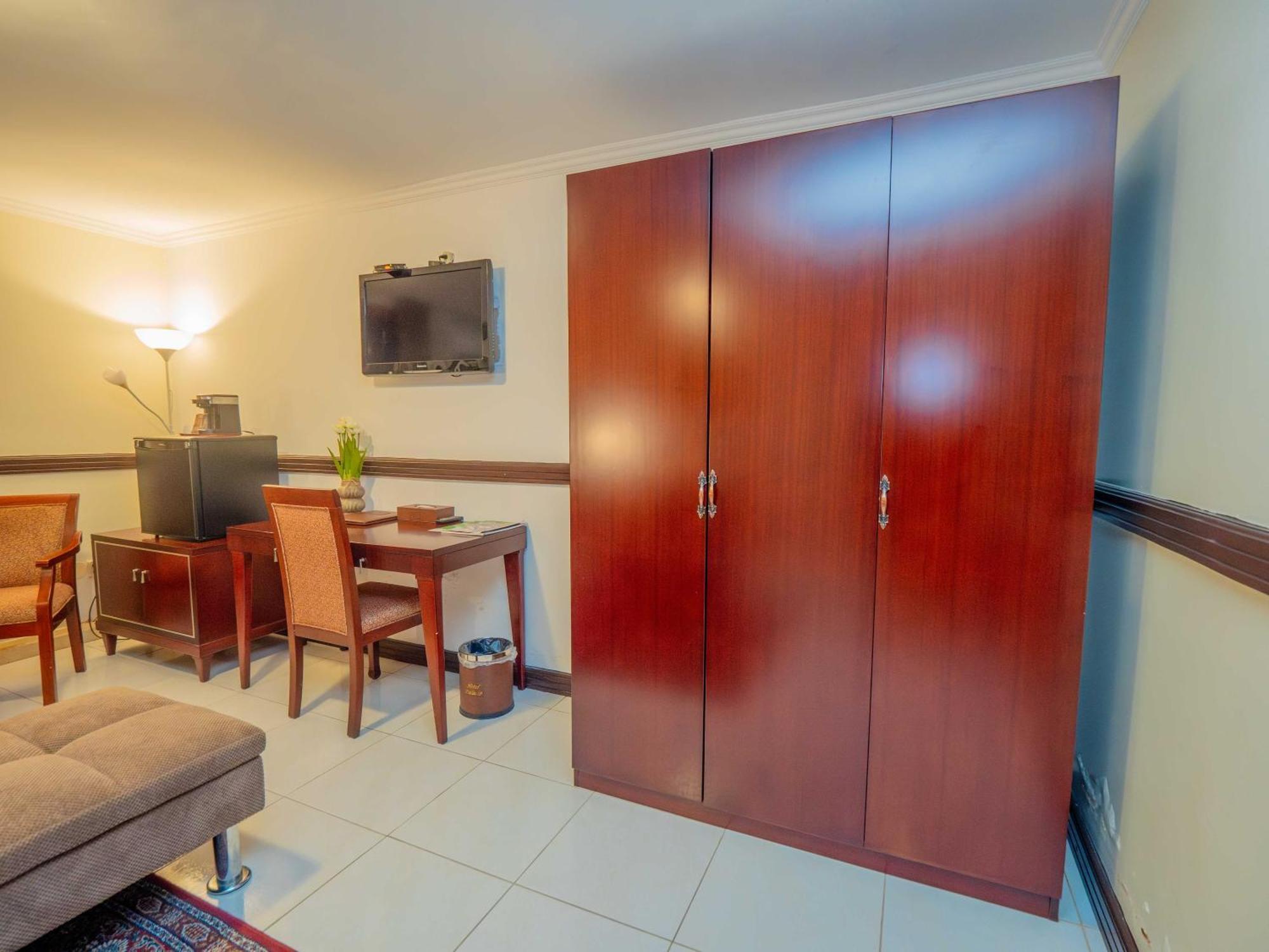 Deluxe King Suite