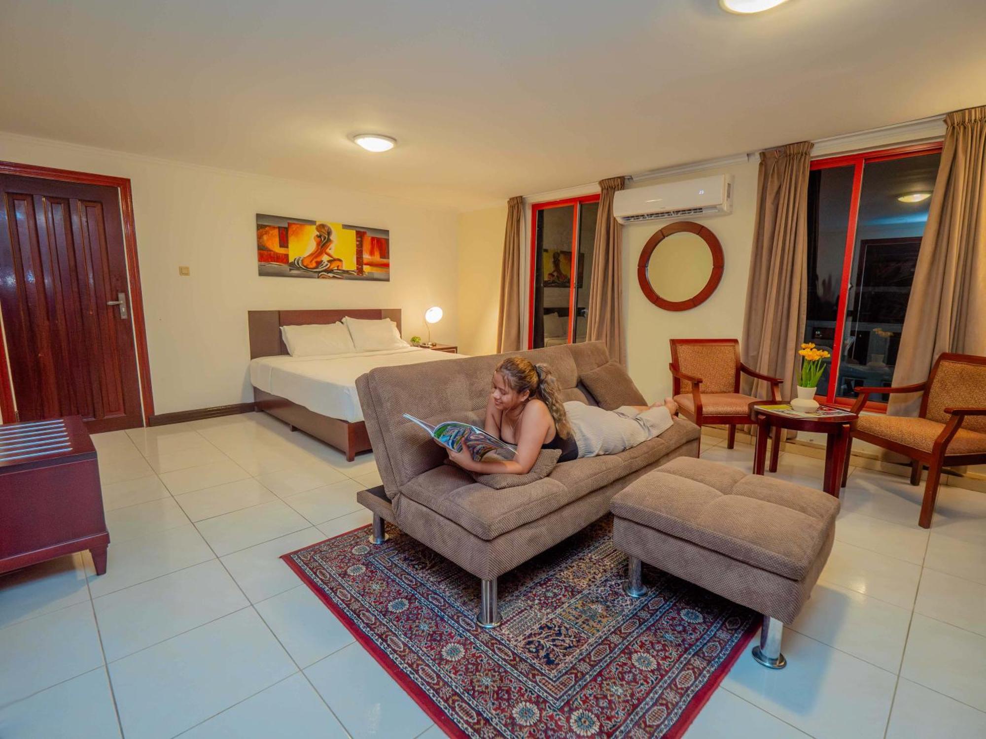 Deluxe King Suite