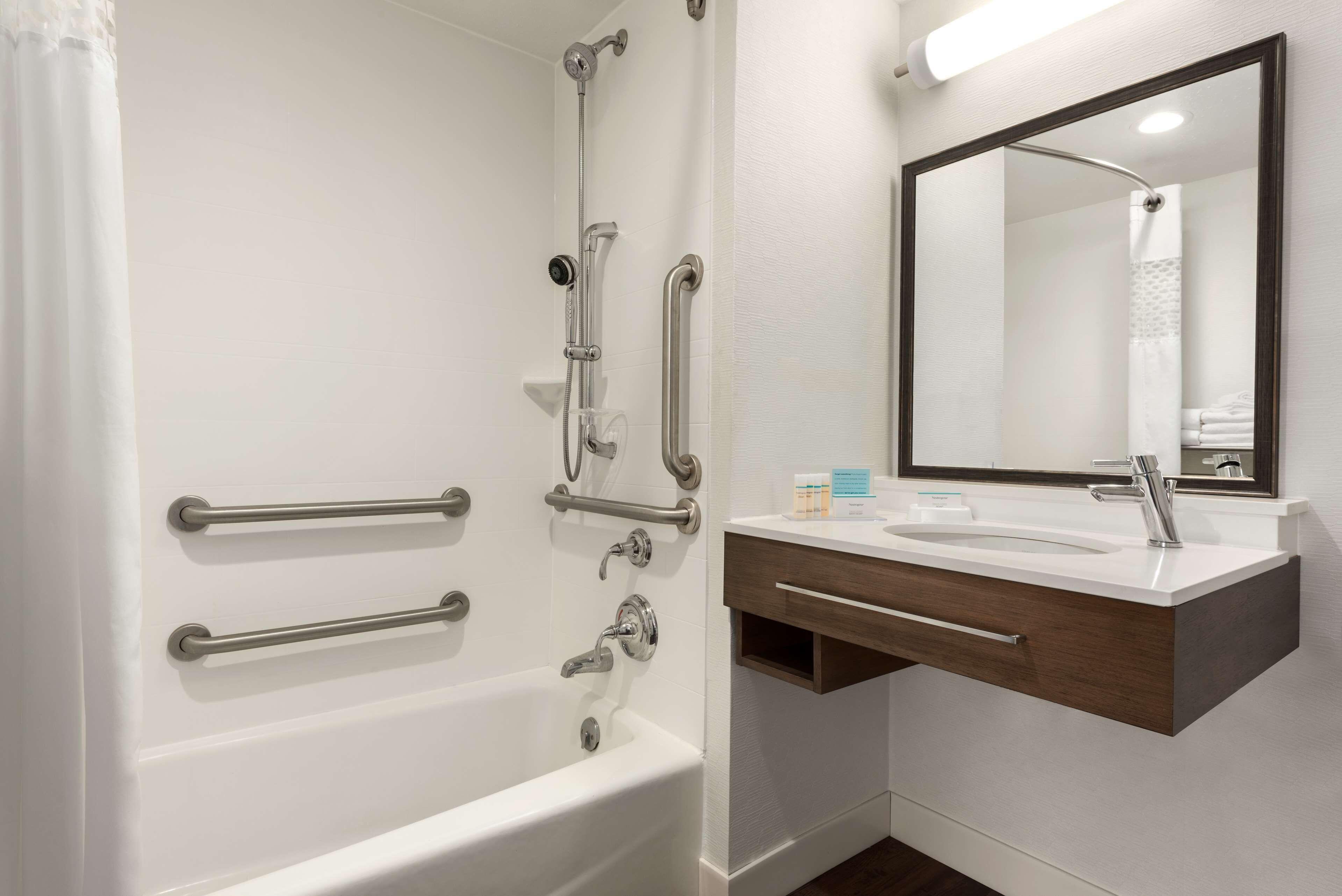 Queen Room Two Queen Beds Mobility Hearing Access or Non-Smoking