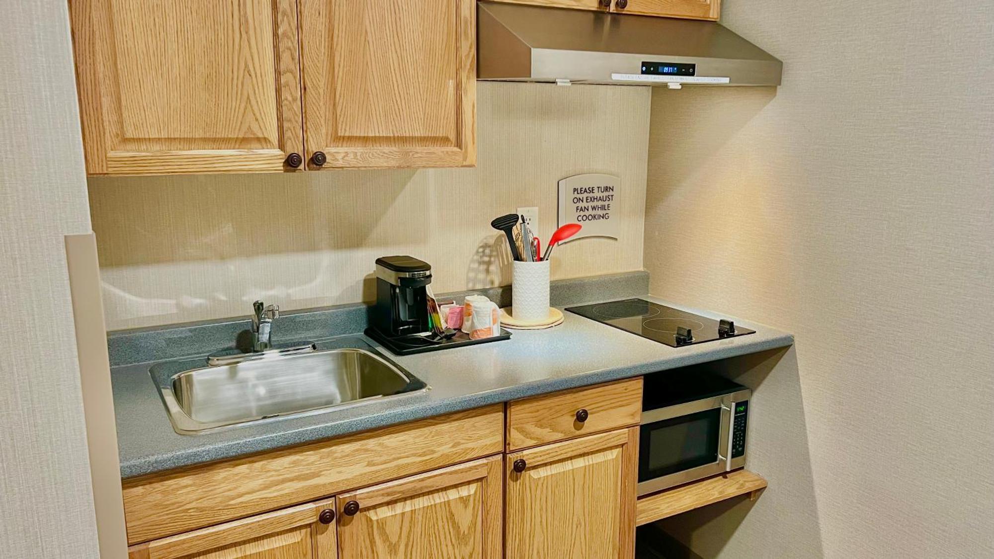 Efficiency Queen Room Non Smoking Non Pet Friendly