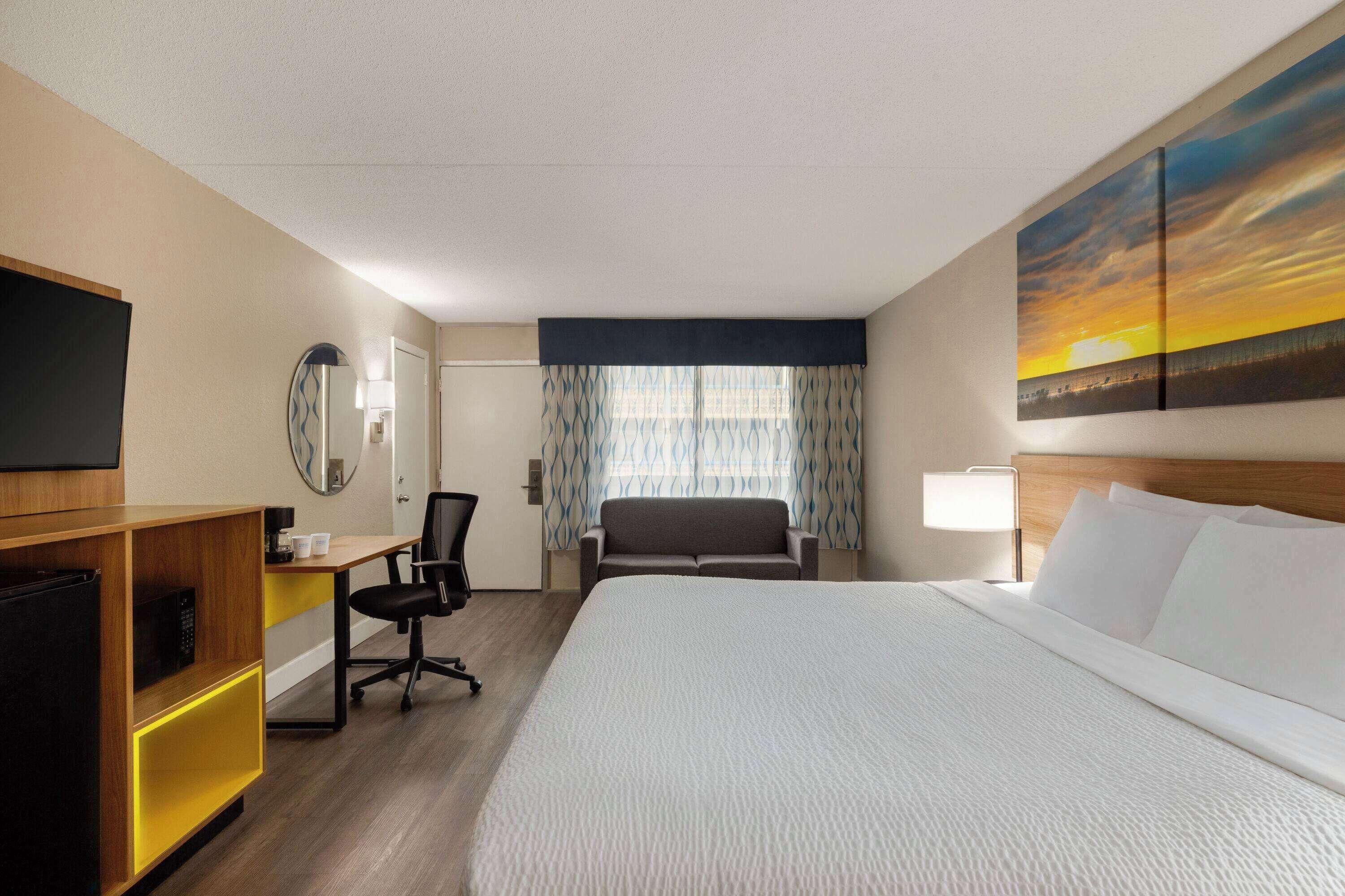 King Room with Street View - Non-Smoking