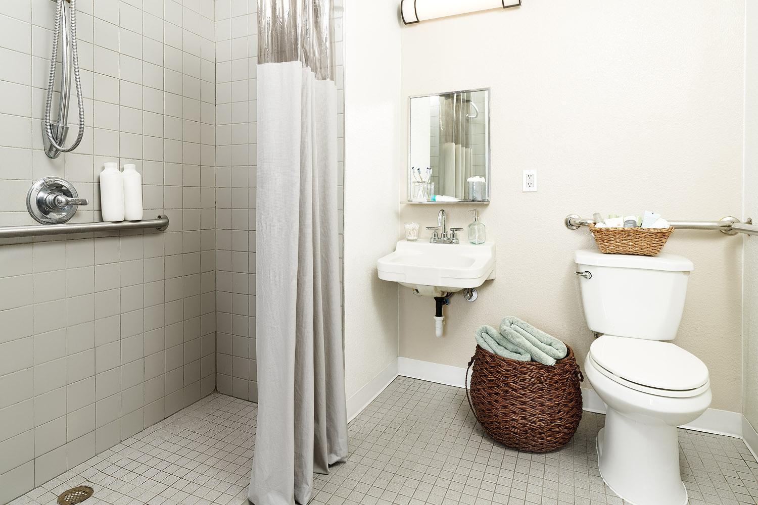 Premium 1 Full Bed Accessible Studio w or Kitchen