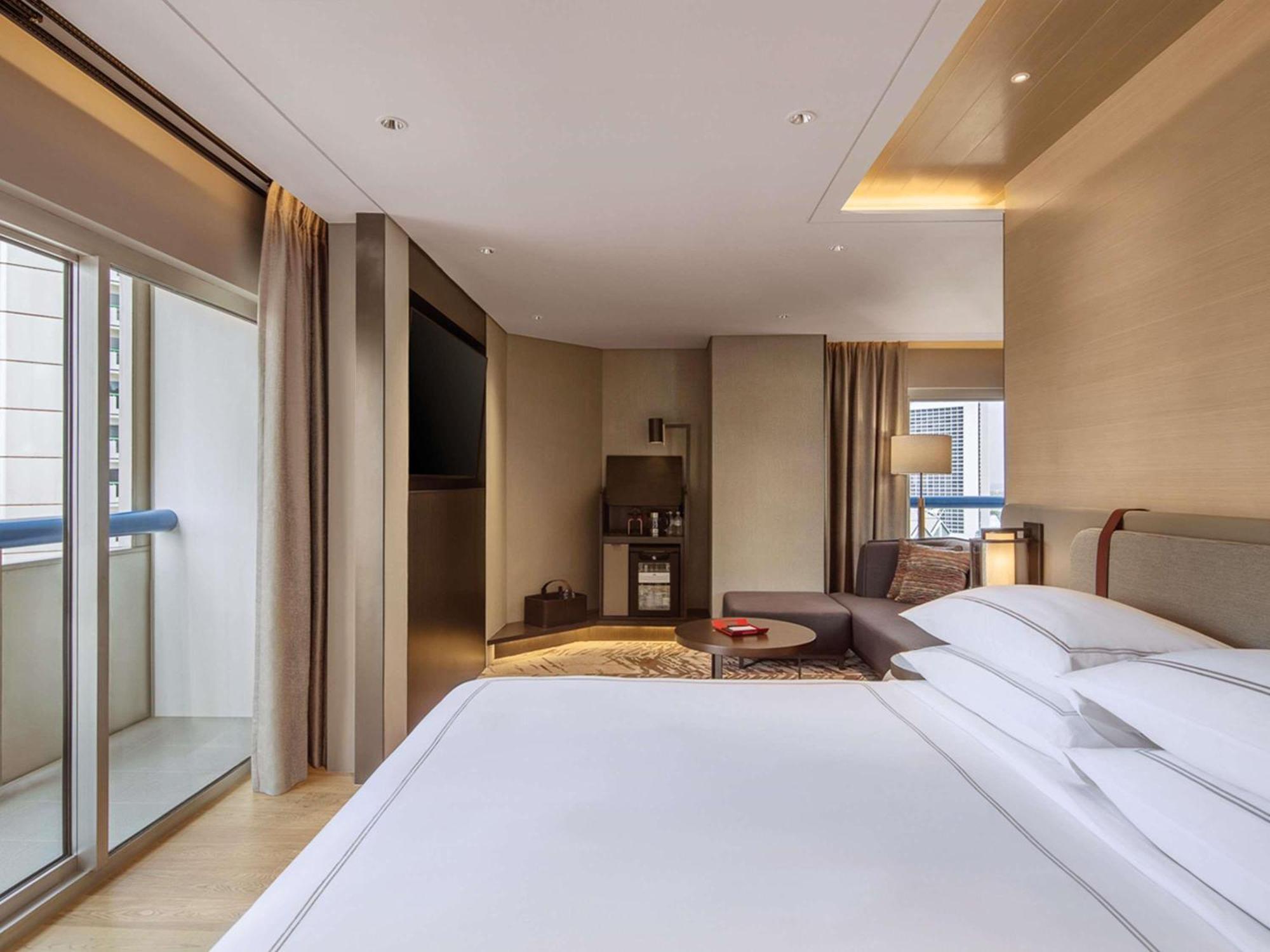 Signature Suite, 1 King, 2 Balconies, City View,1716988185:JPEG