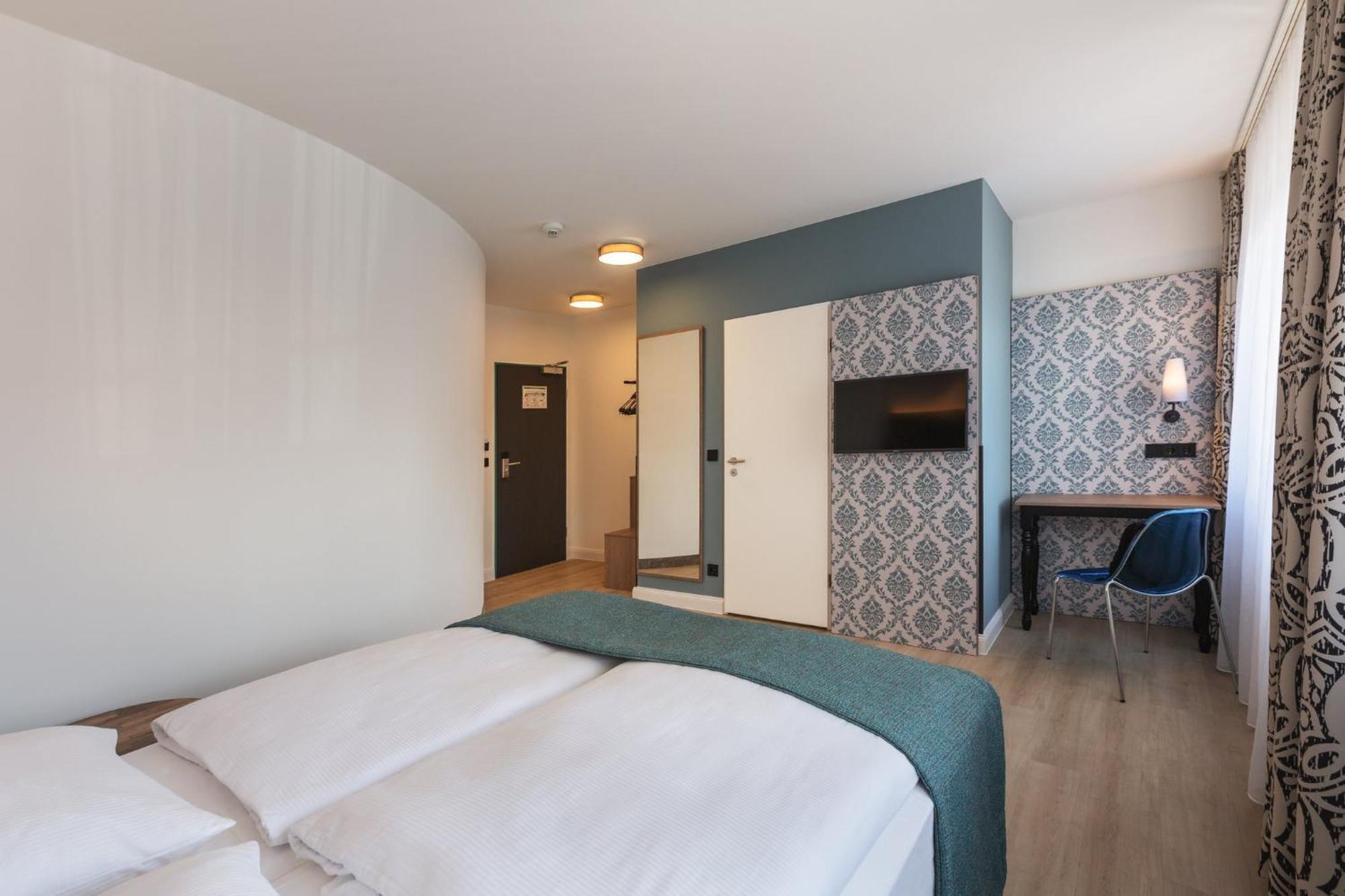 Premium Queen Room