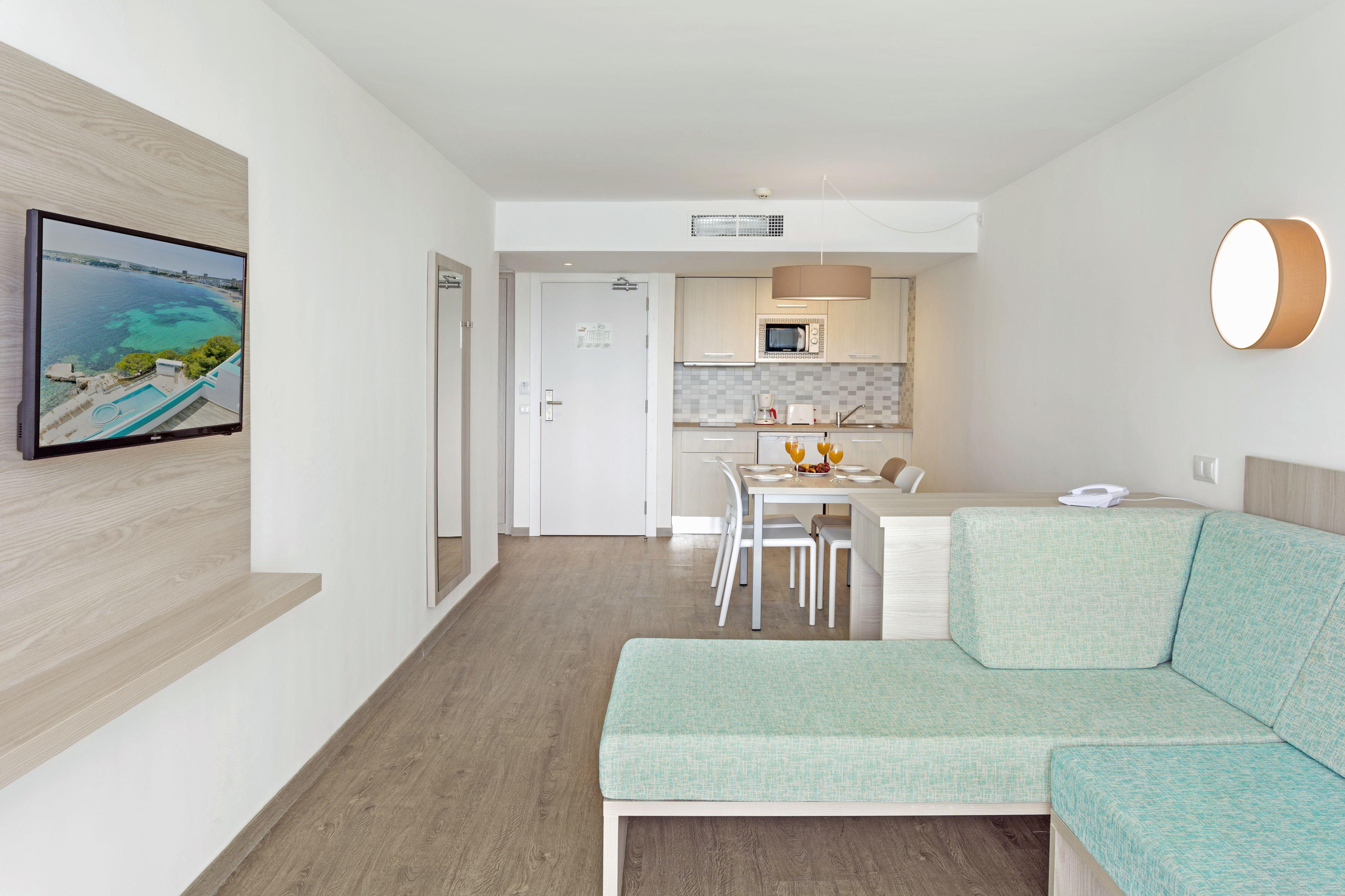One-Bedroom Apartment Sea View