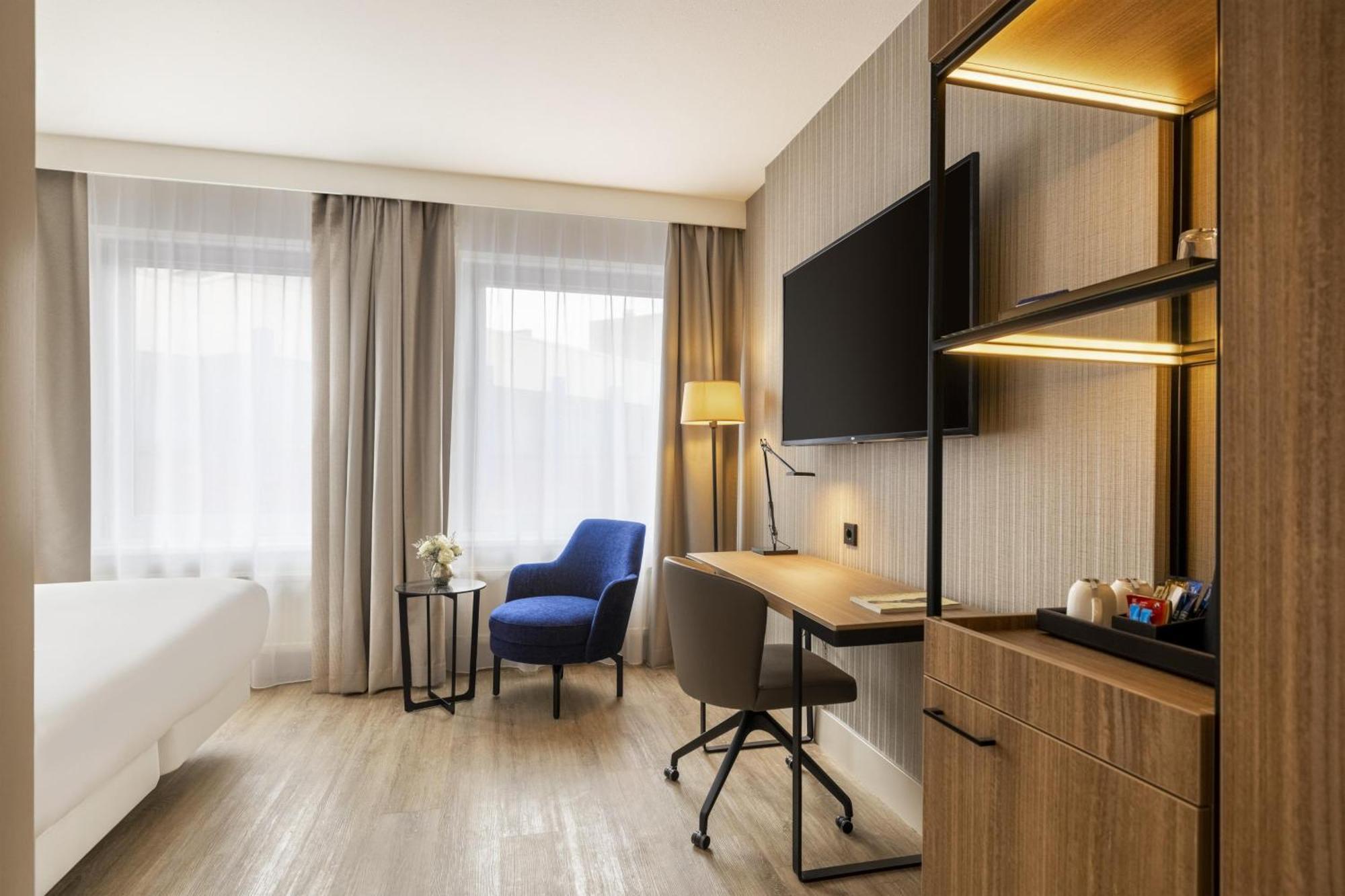 Standard Street View Room