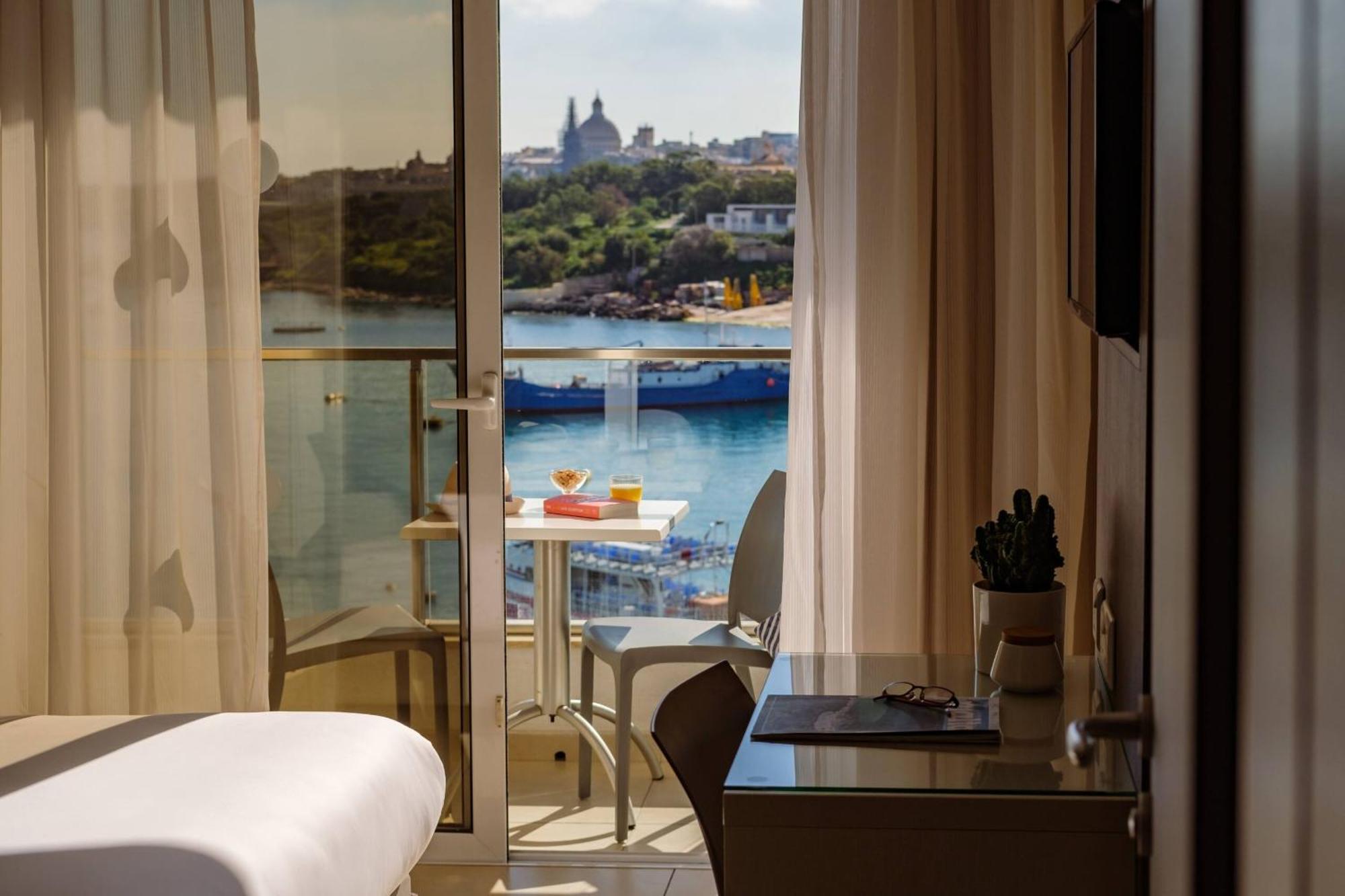 Double or Twin Room Sea View