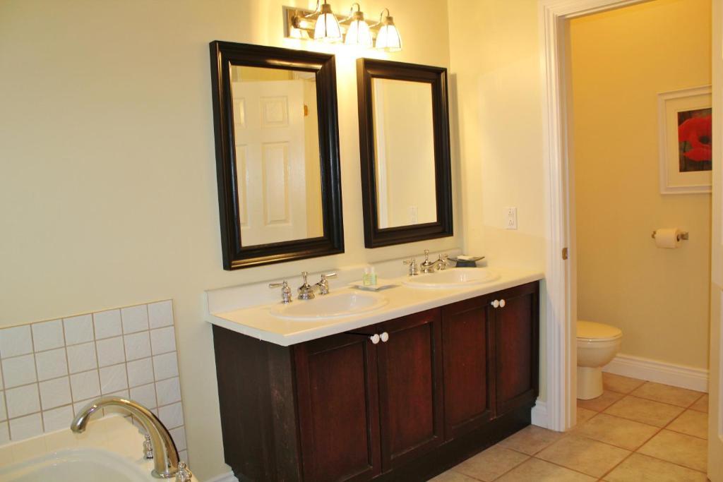 Queen Suite Spa Bath